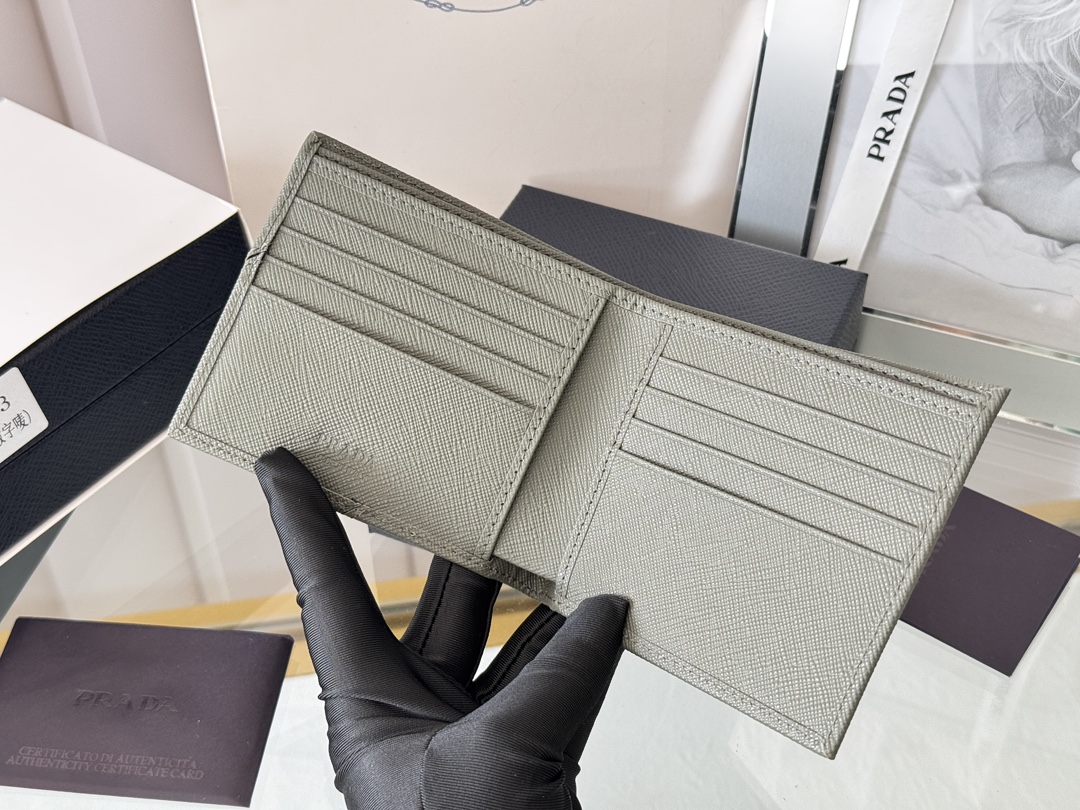 Prada 프라다 2M0513 남성 사피아노 가죽 반지갑 지갑