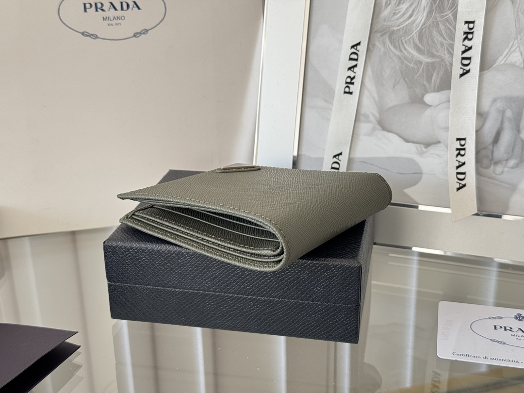 Prada 프라다 2M0513 남성 사피아노 가죽 반지갑 지갑