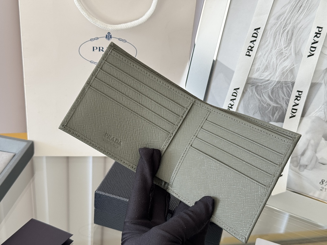 Prada 프라다 2M0513 남성 사피아노 가죽 반지갑 지갑