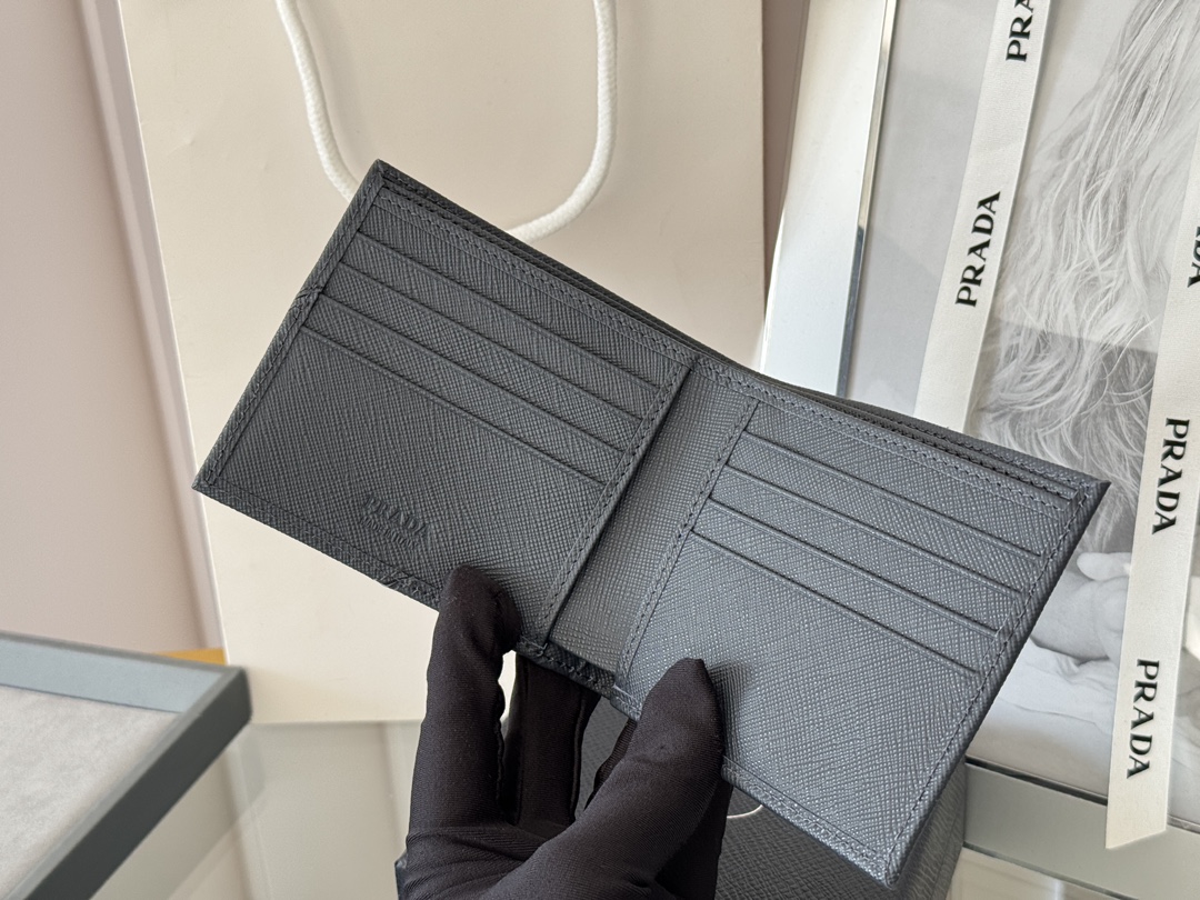 Prada 프라다 2M0513 남성 사피아노 가죽 반지갑 지갑