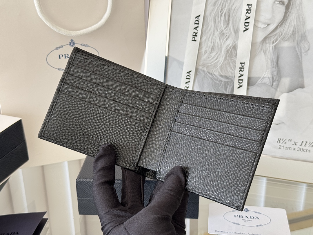 Prada 프라다 2M0513 남성 사피아노 가죽 반지갑 지갑