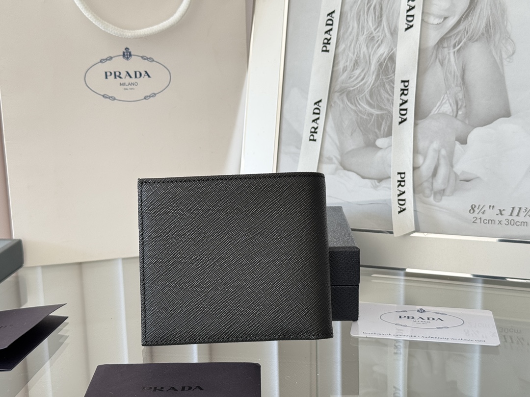 Prada 프라다 2M0513 남성 사피아노 가죽 반지갑 지갑