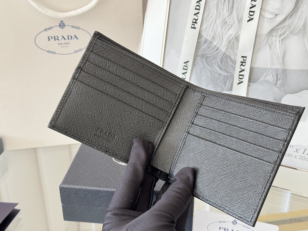 Prada 프라다 2M0513 남성 사피아노 가죽 반지갑 지갑
