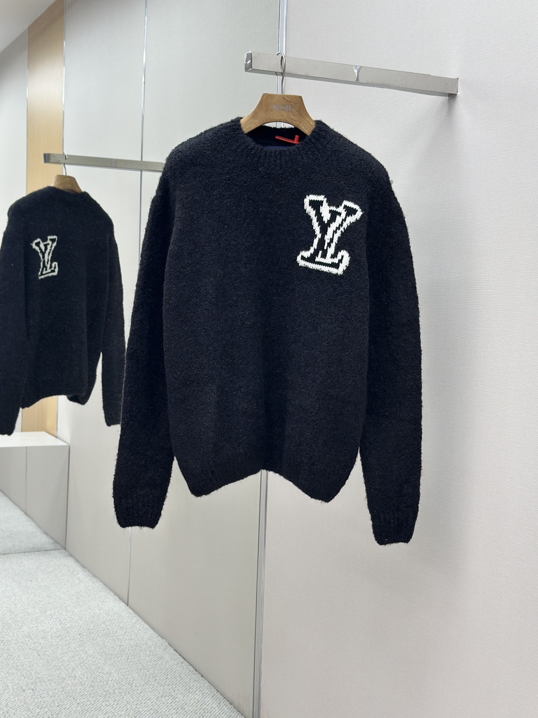 LV LOUIS VUITTON 루이비통 배색 로고 니트 의류