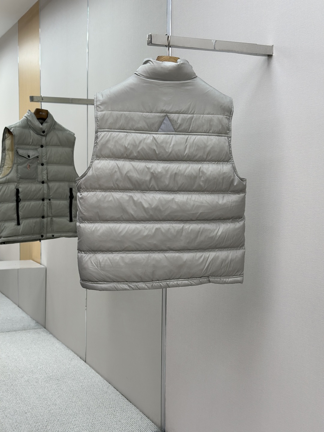 MONCLER 몽클레어 몽클레르 리플렉티브 로고 다운 베스트 패딩 조끼 의류