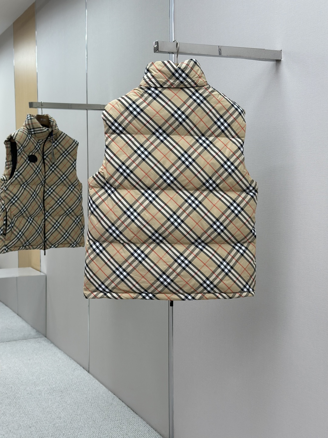 BURBERRY 버버리 체크 패턴 다운 베스트 패딩 조끼 의류