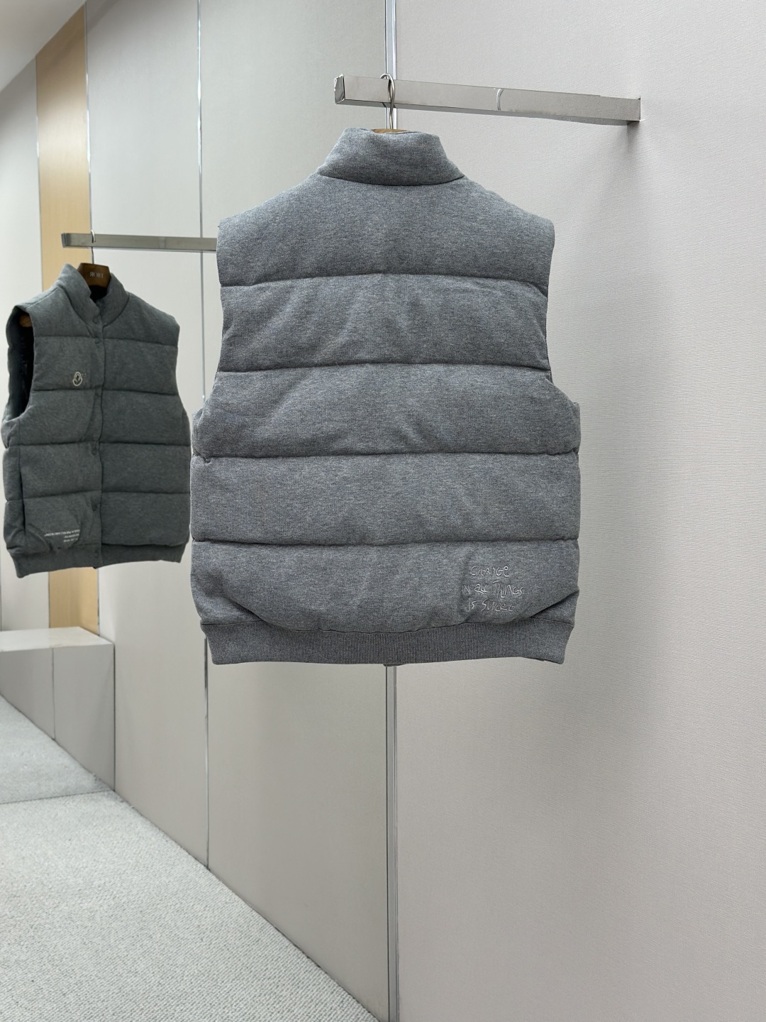 MONCLER 몽클레어 몽클레르 코튼 자수 장식 다운 패딩 베스트 조끼 의류