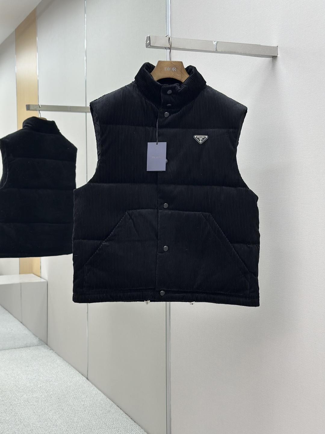 PRADA 프라다 코듀로이 다운 베스트 패딩 조끼 의류