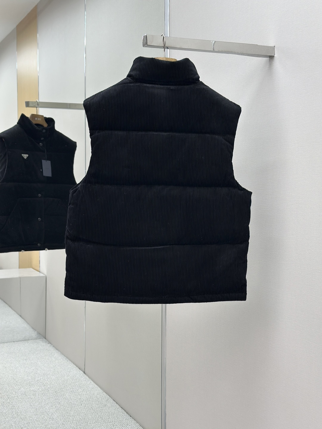 PRADA 프라다 코듀로이 다운 베스트 패딩 조끼 의류