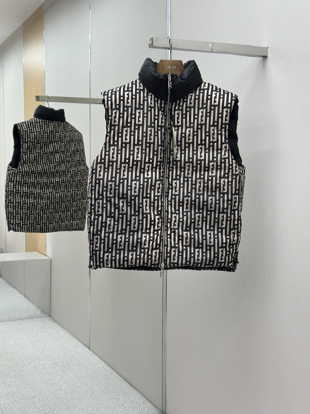 FENDI 펜디 리버서블 다운 베스트 패딩 조끼 의류