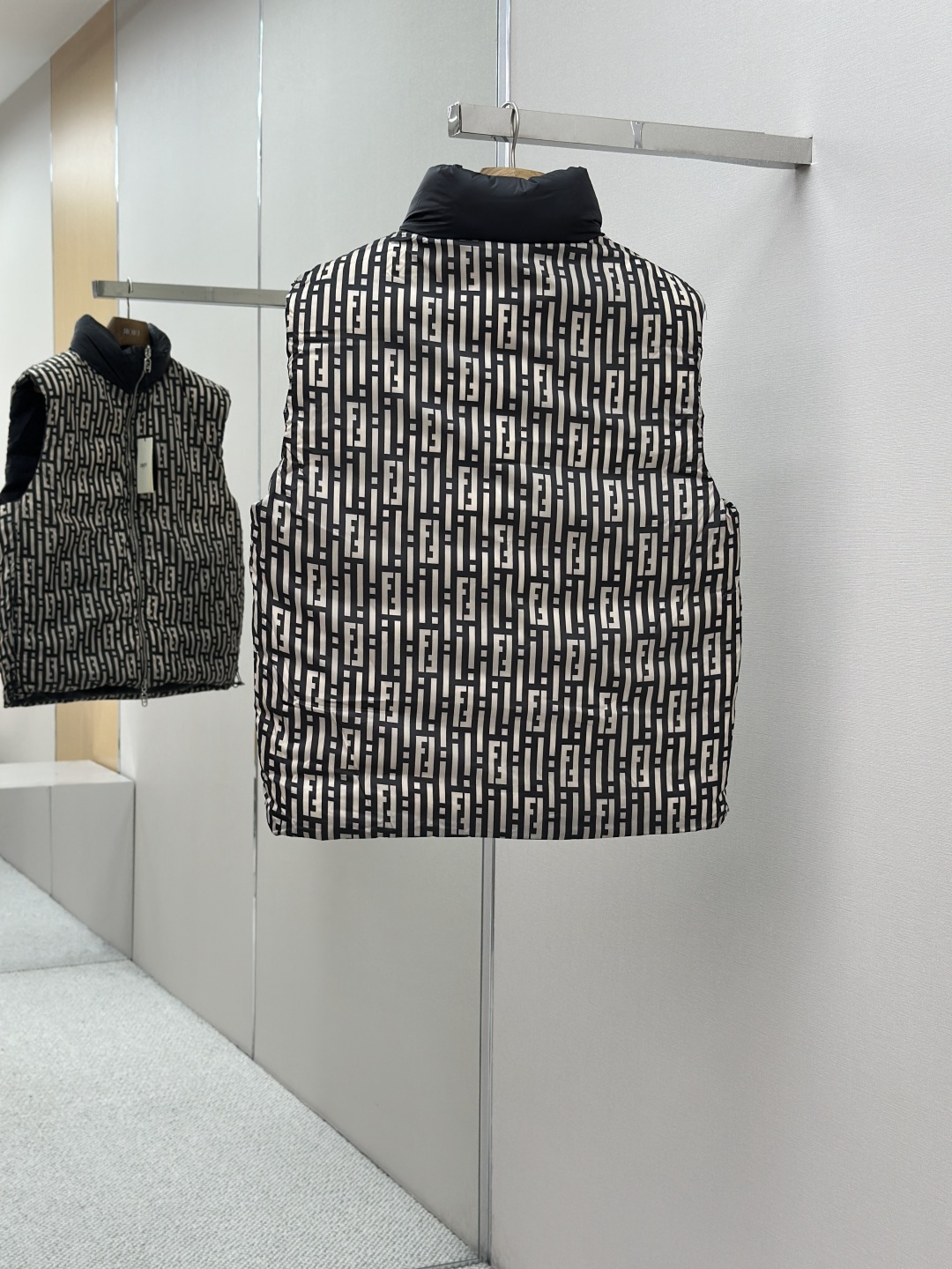 FENDI 펜디 리버서블 다운 베스트 패딩 조끼 의류