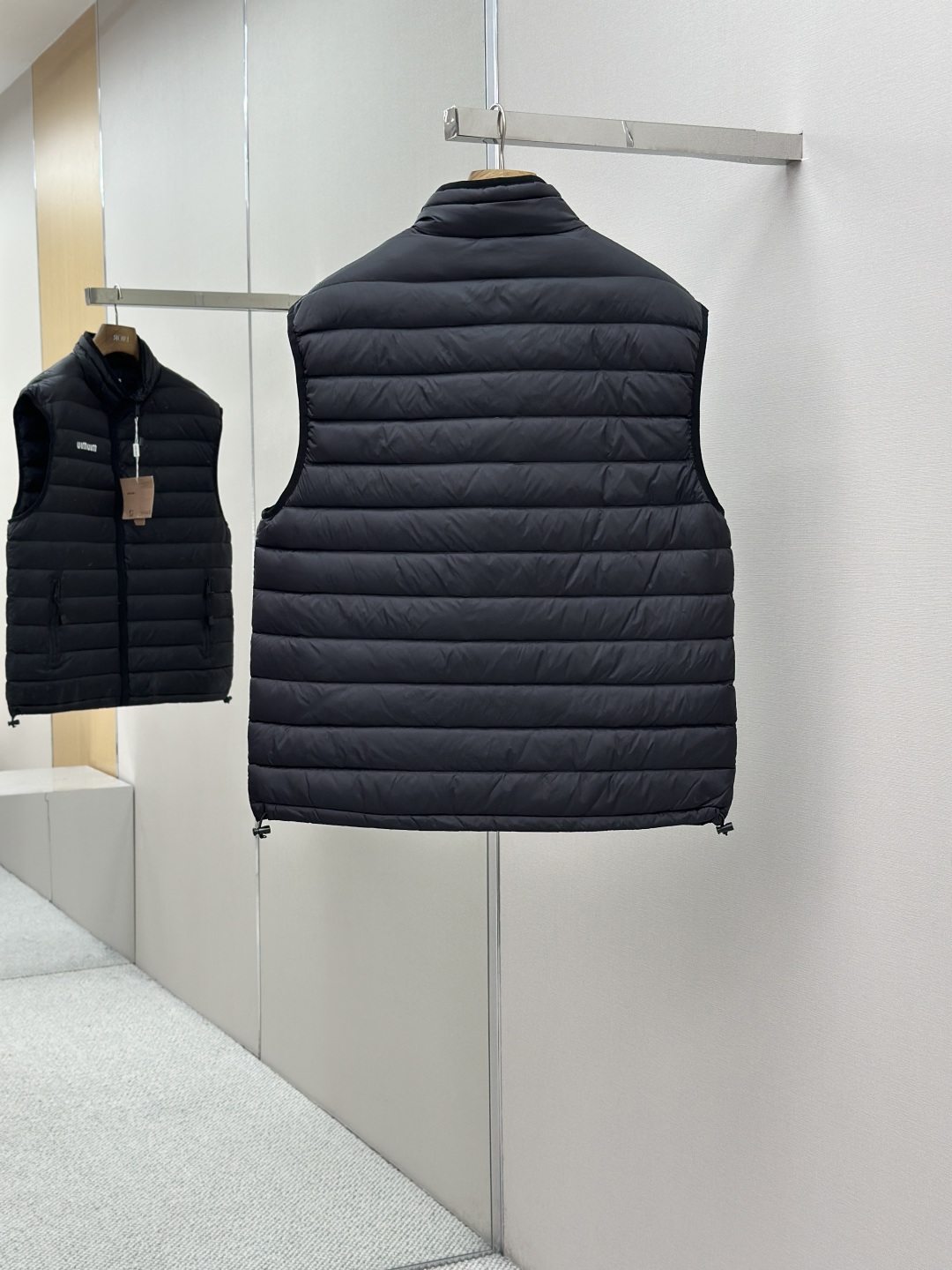 MIUMIU 미우미우 자수 장식 다운 베스트 패딩 조끼 의류