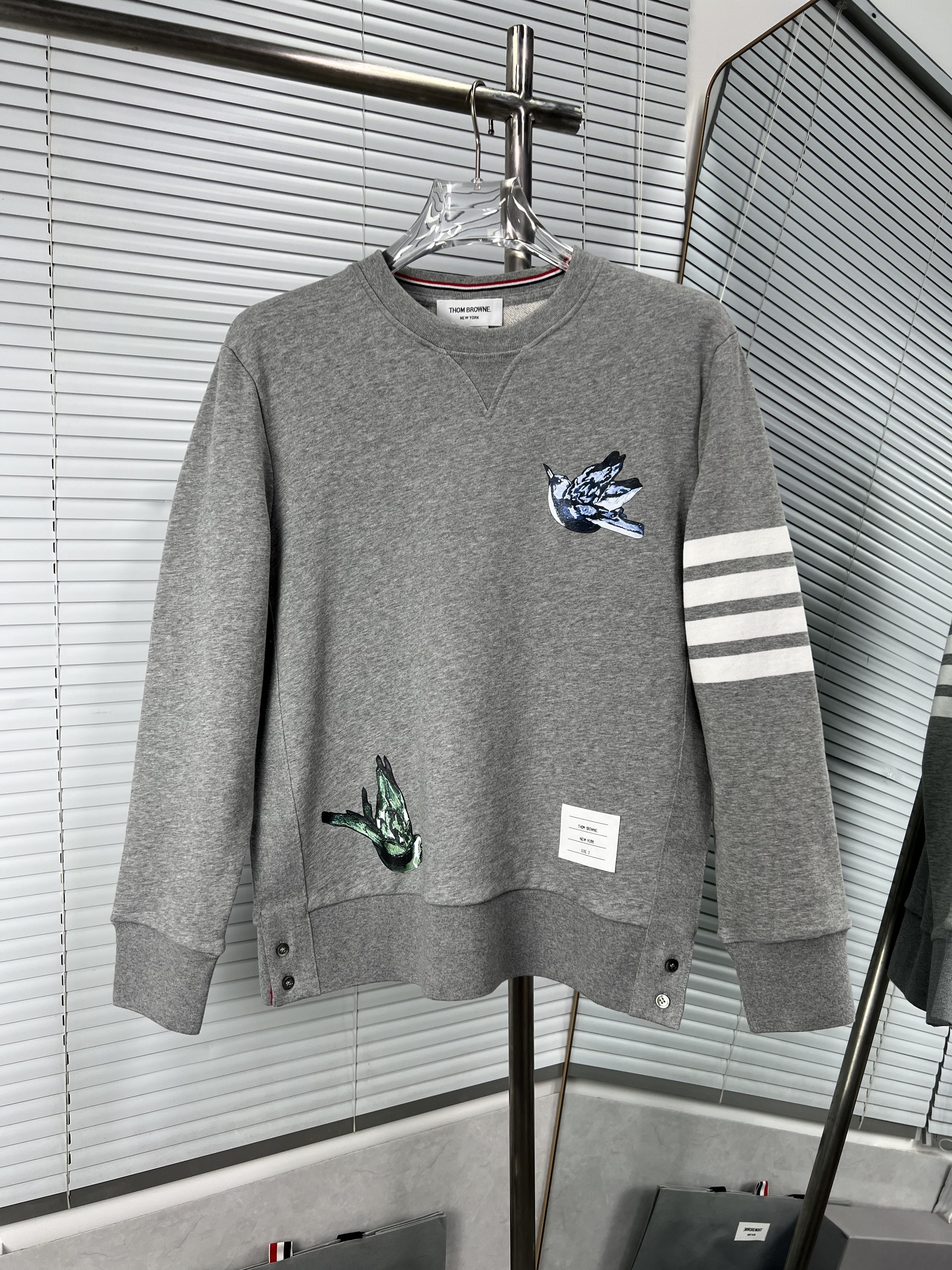 THOM BROWNE TB 자수 긴팔 맨투맨 티셔츠 의류