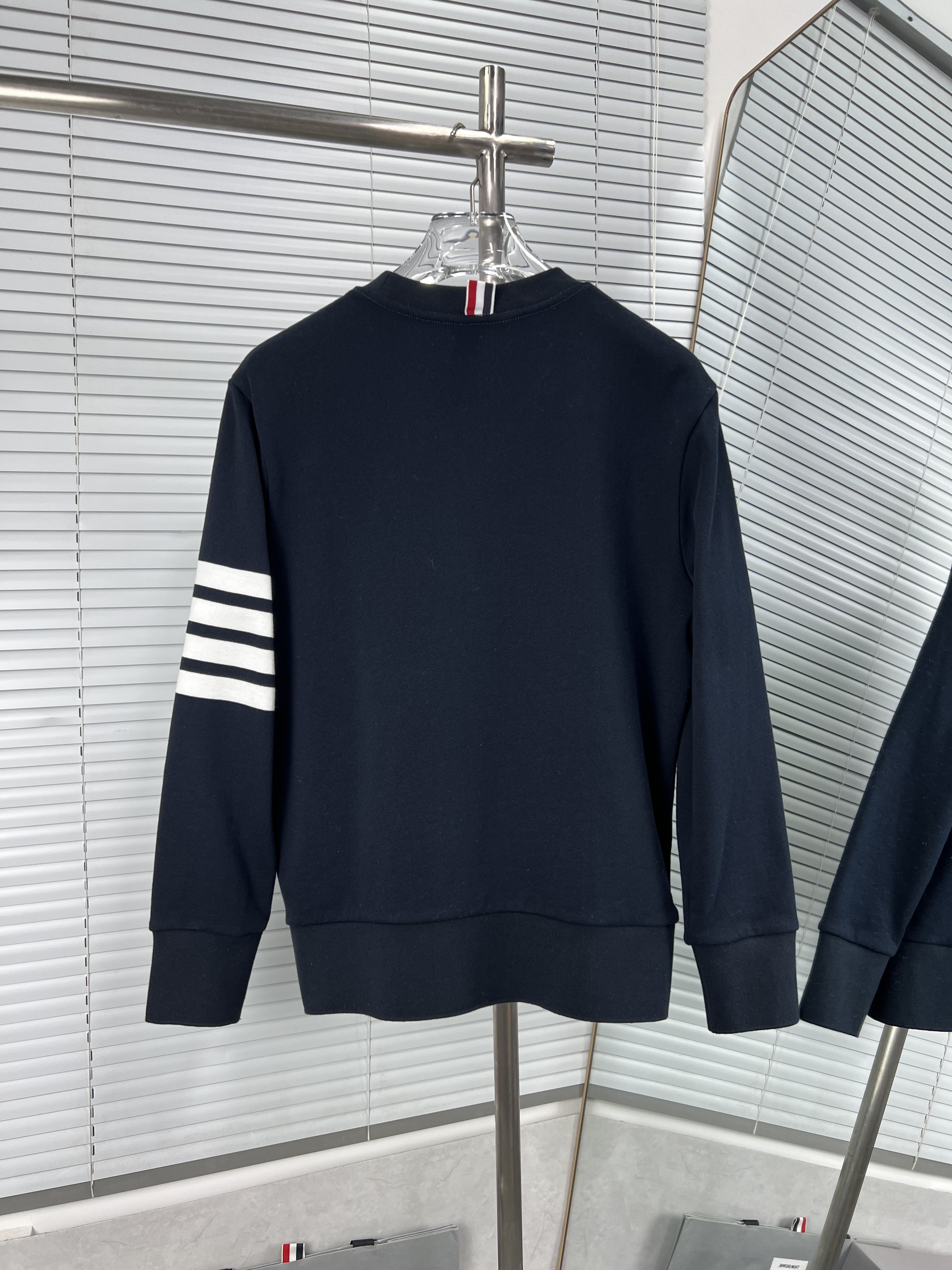 THOM BROWNE TB 자수 긴팔 맨투맨 티셔츠 의류