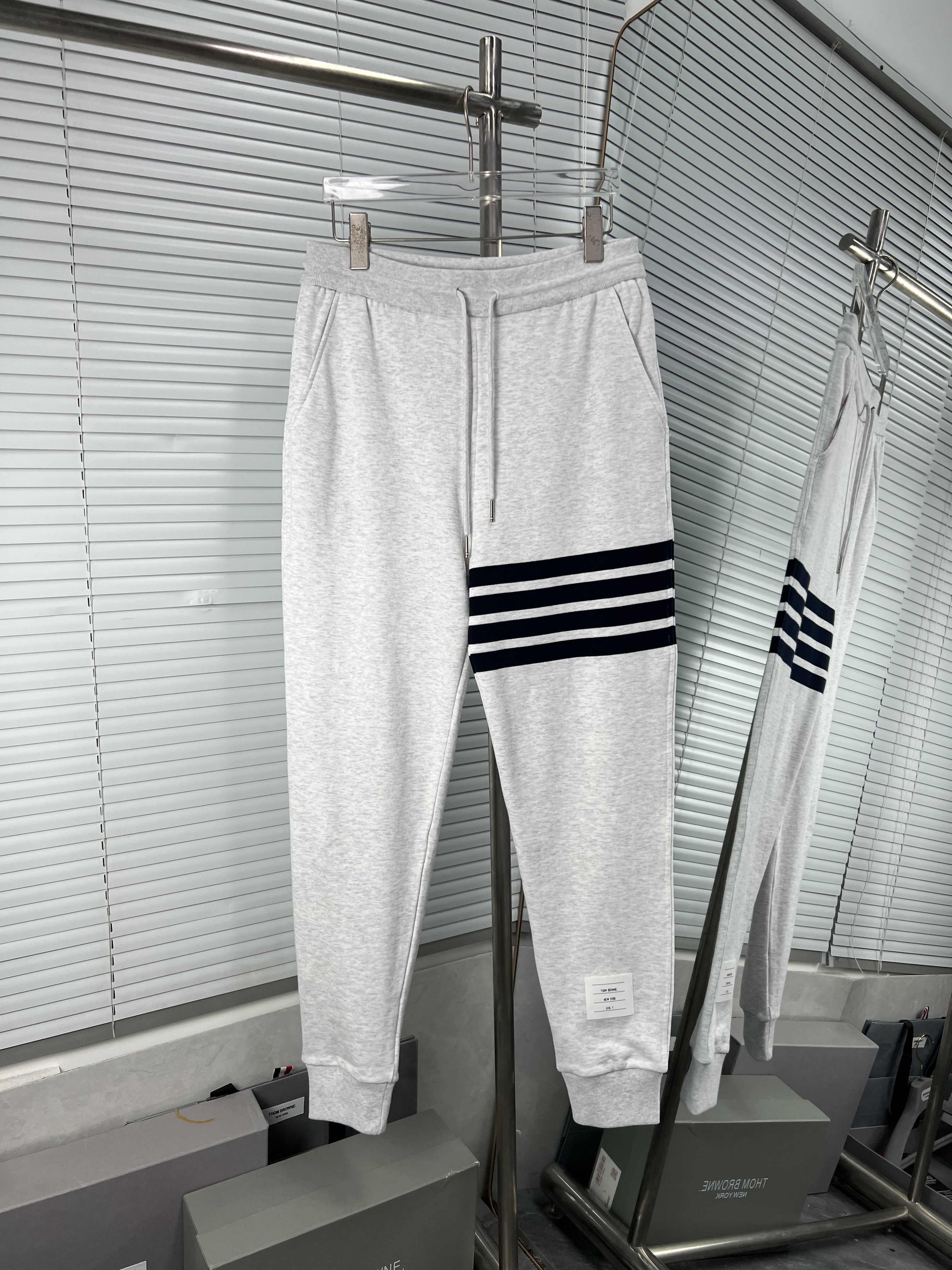 THOM BROWNE TB 톰브라운 4선 컬러 배색 면 팬츠 바지 의류