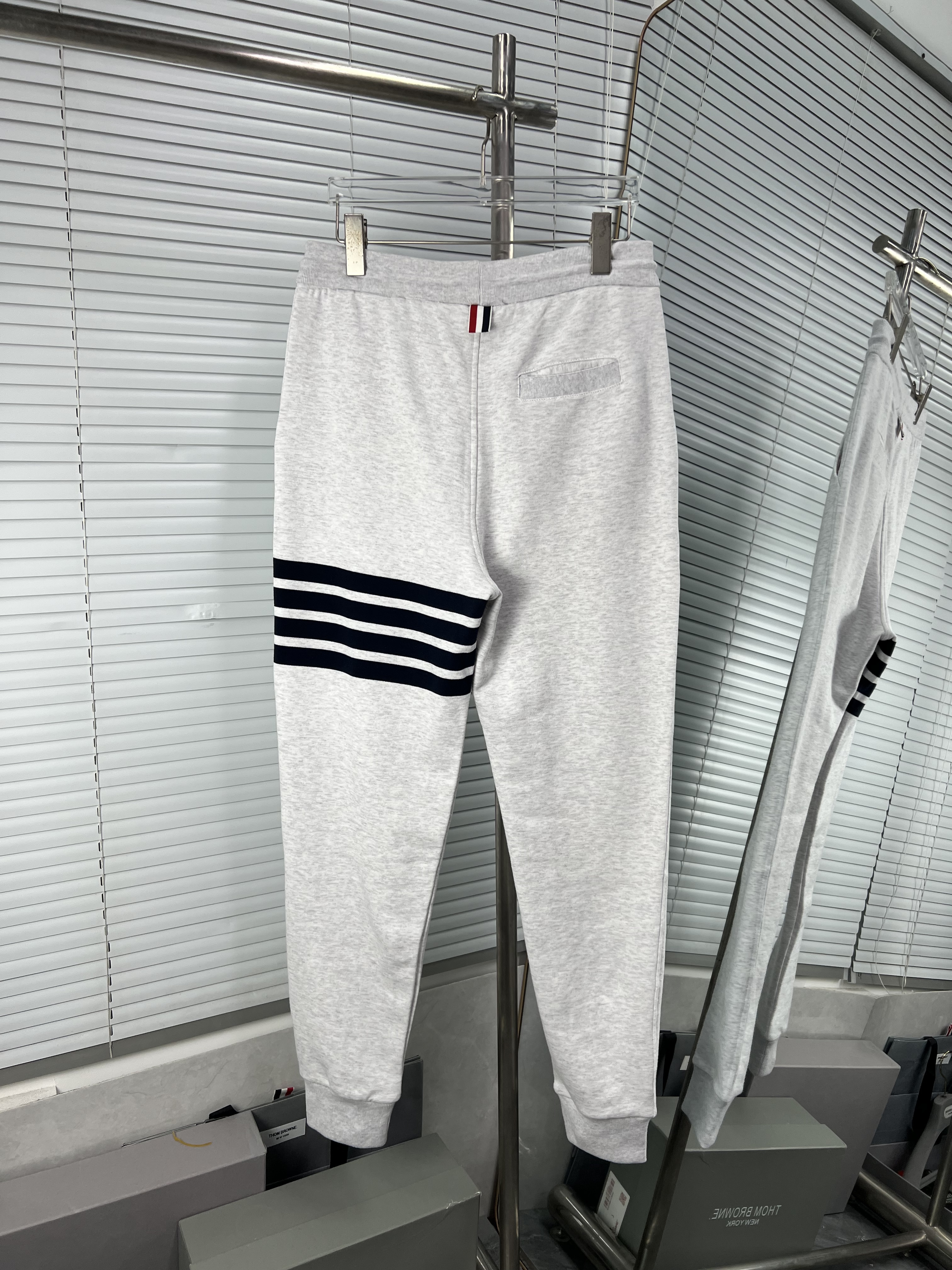 THOM BROWNE TB 톰브라운 4선 컬러 배색 면 팬츠 바지 의류