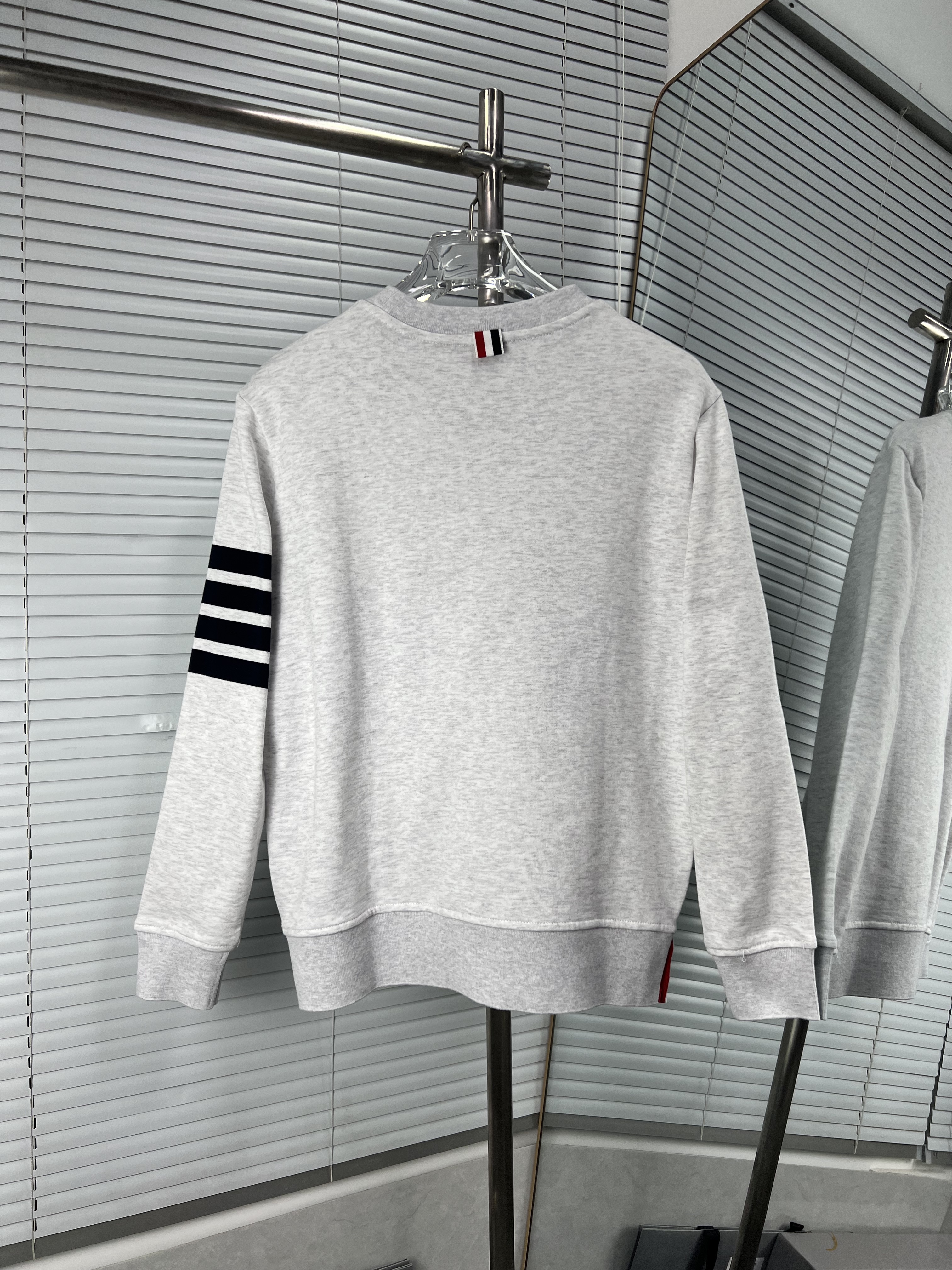 THOM BROWNE TB 톰브라운 라운드넥 맨투맨 티셔츠 의류