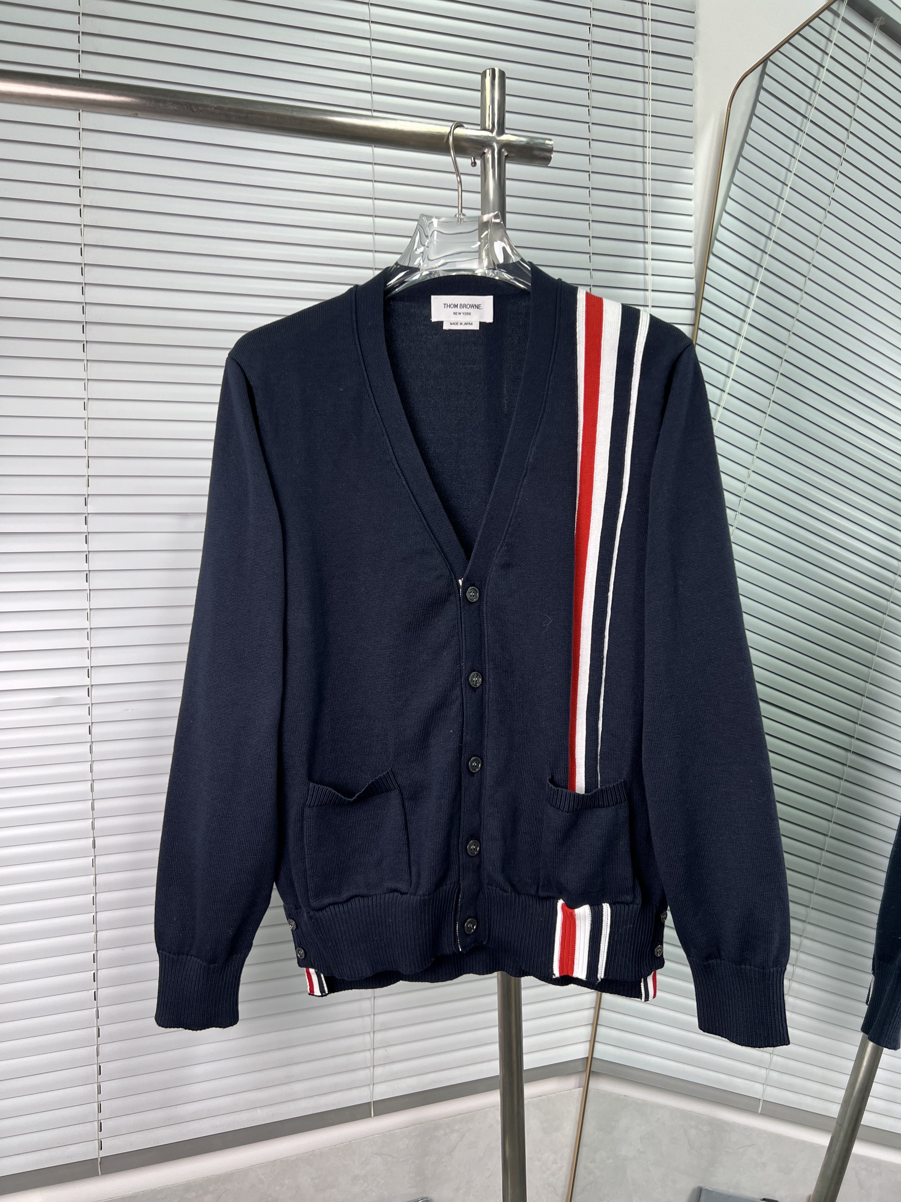 THOM BROWNE TB 톰브라운 삼색 세로 줄무늬 V넥 가디건 자켓 의류