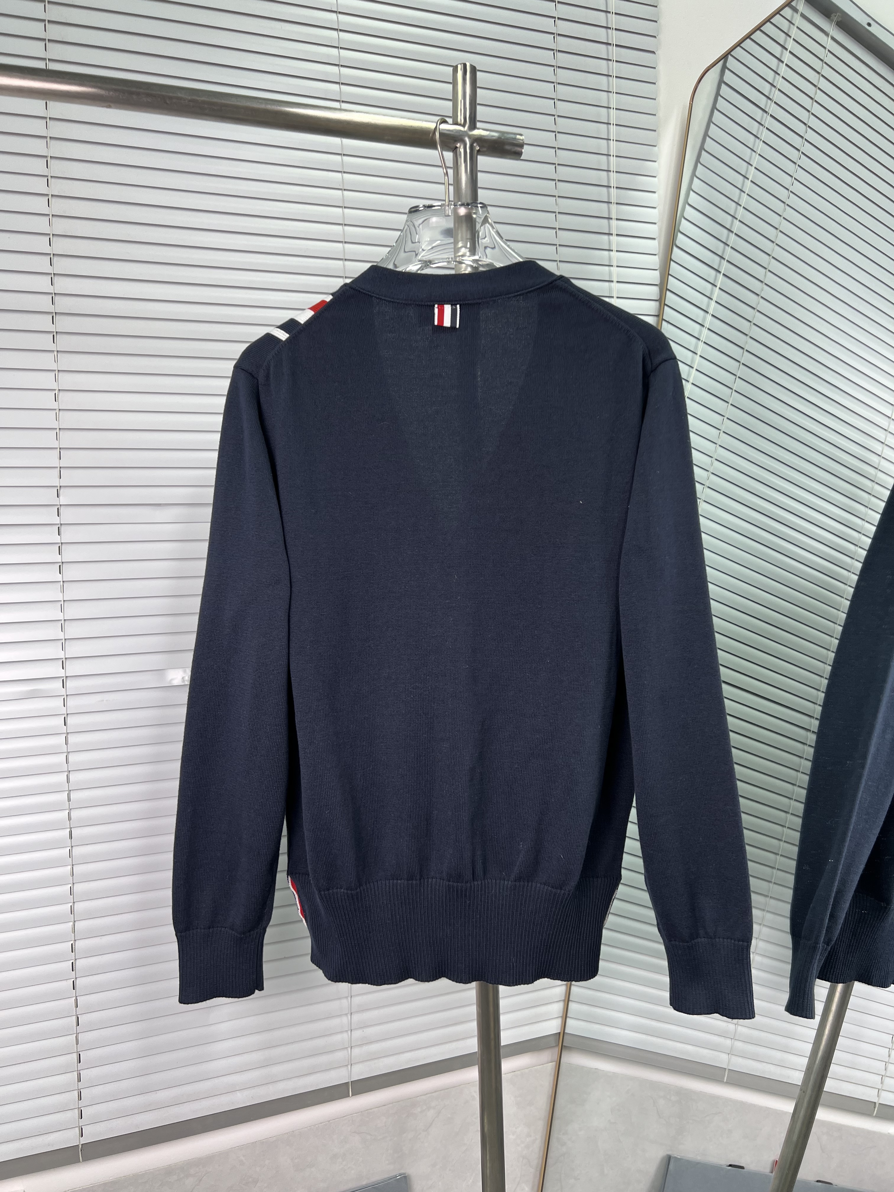 THOM BROWNE TB 톰브라운 삼색 세로 줄무늬 V넥 가디건 자켓 의류