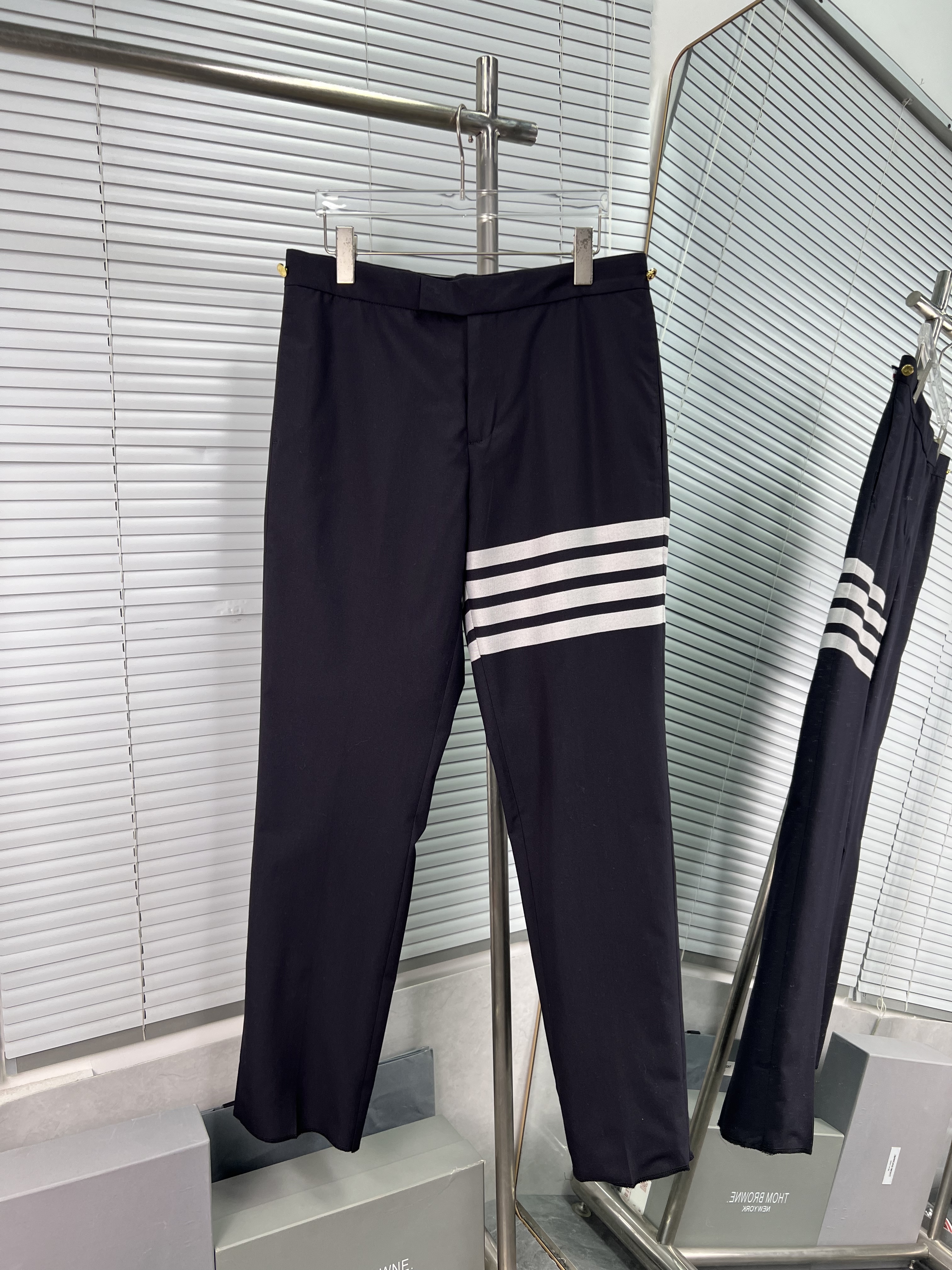 Thom Browne TB 톰브라운 클래식 4-바 스트라이프 울 슬랙스 정장 바지 팬츠 의류