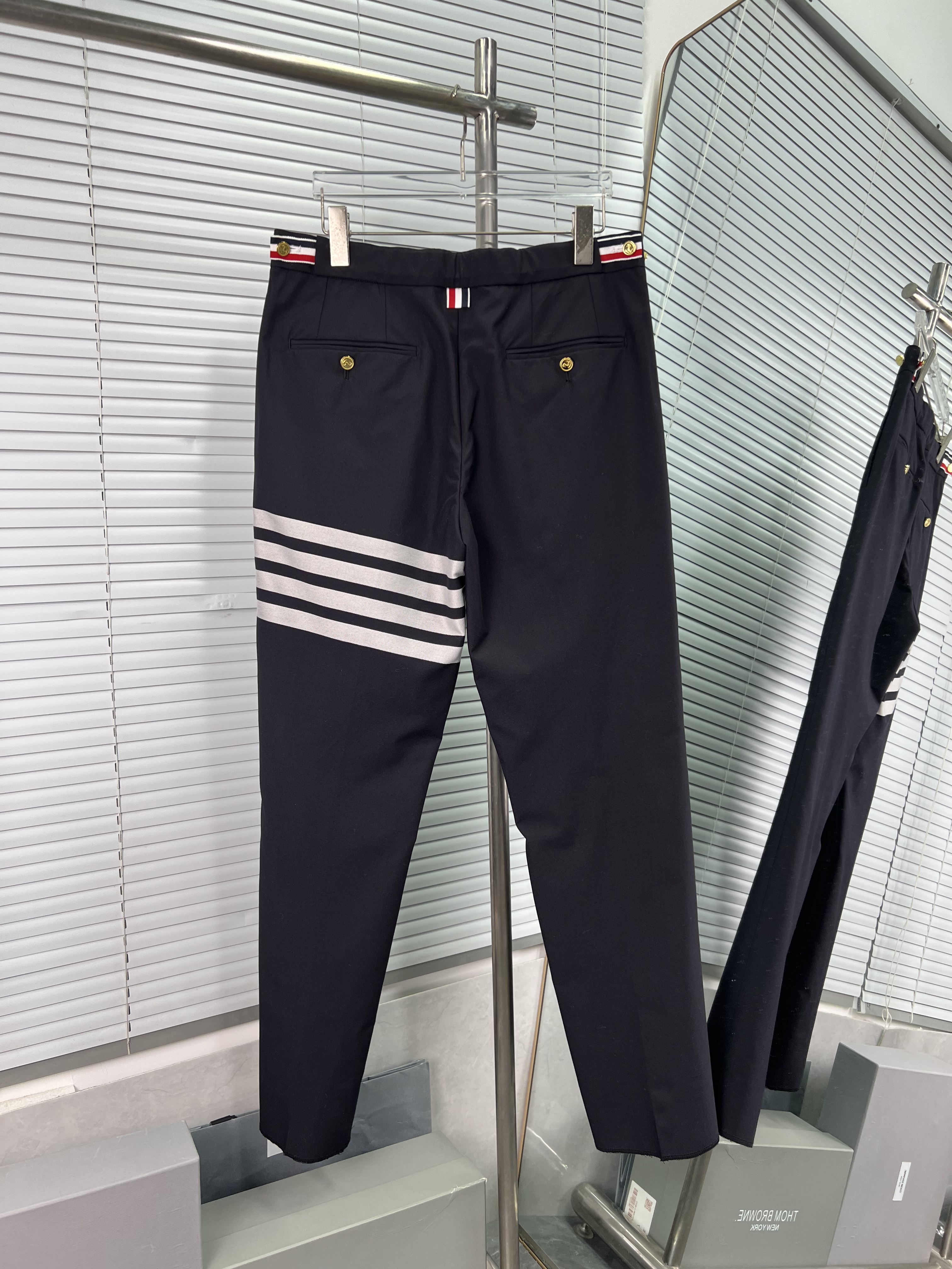 Thom Browne TB 톰브라운 클래식 4-바 스트라이프 울 슬랙스 정장 바지 팬츠 의류