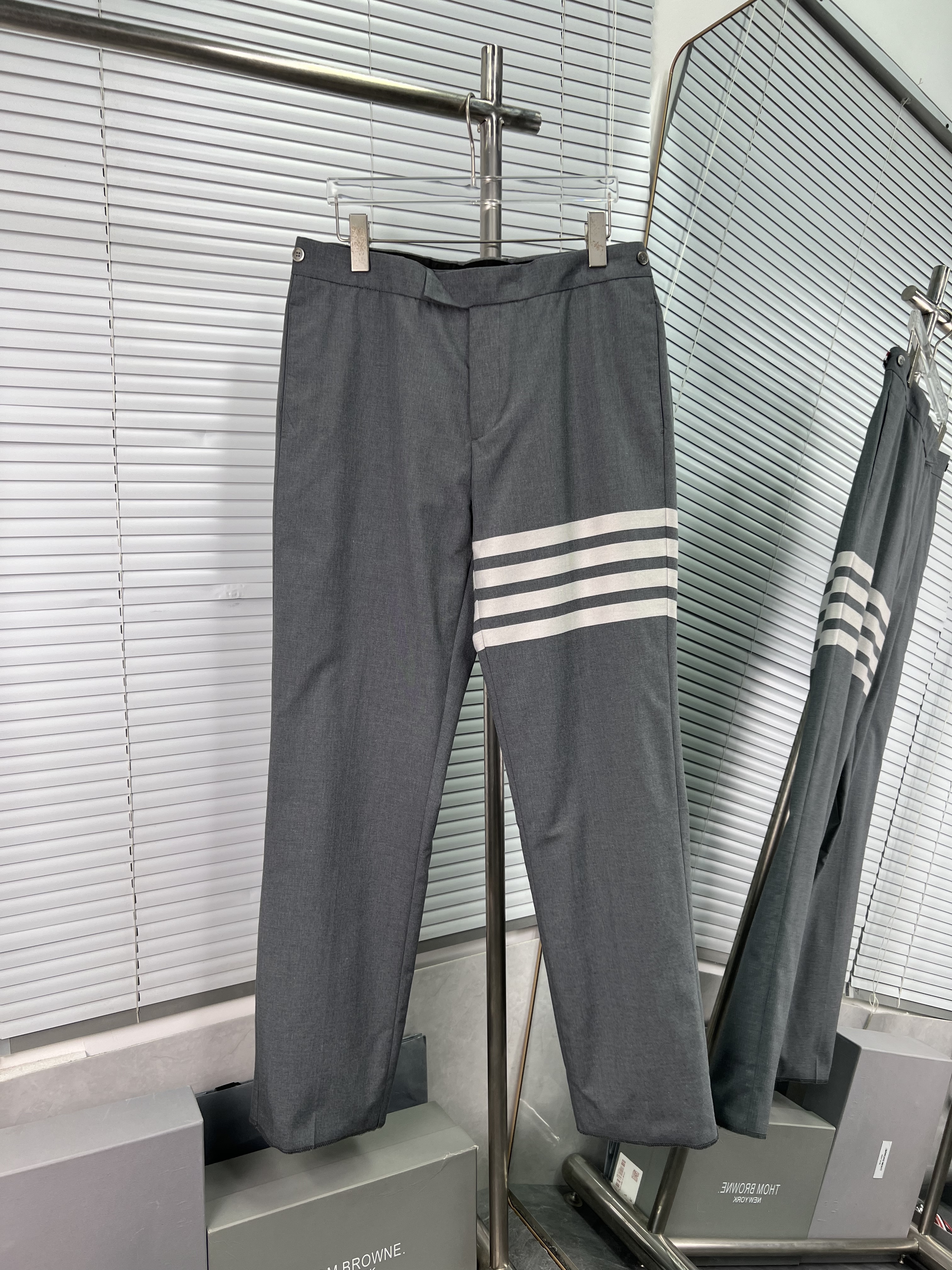 Thom Browne TB 톰브라운 클래식 4-바 스트라이프 울 슬랙스 정장 바지 팬츠 의류