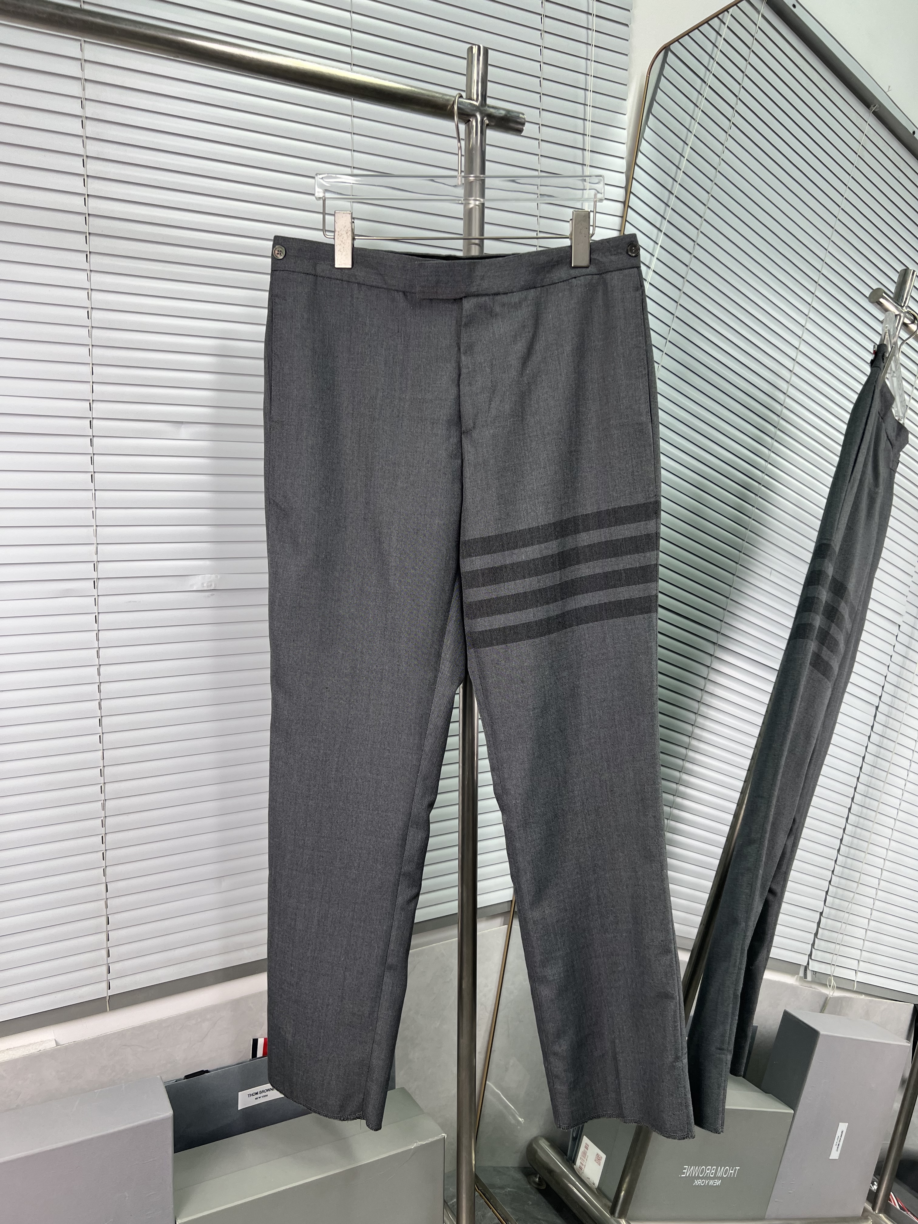 Thom Browne TB 톰브라운 클래식 4-바 스트라이프 울 슬랙스 정장 바지 팬츠 의류