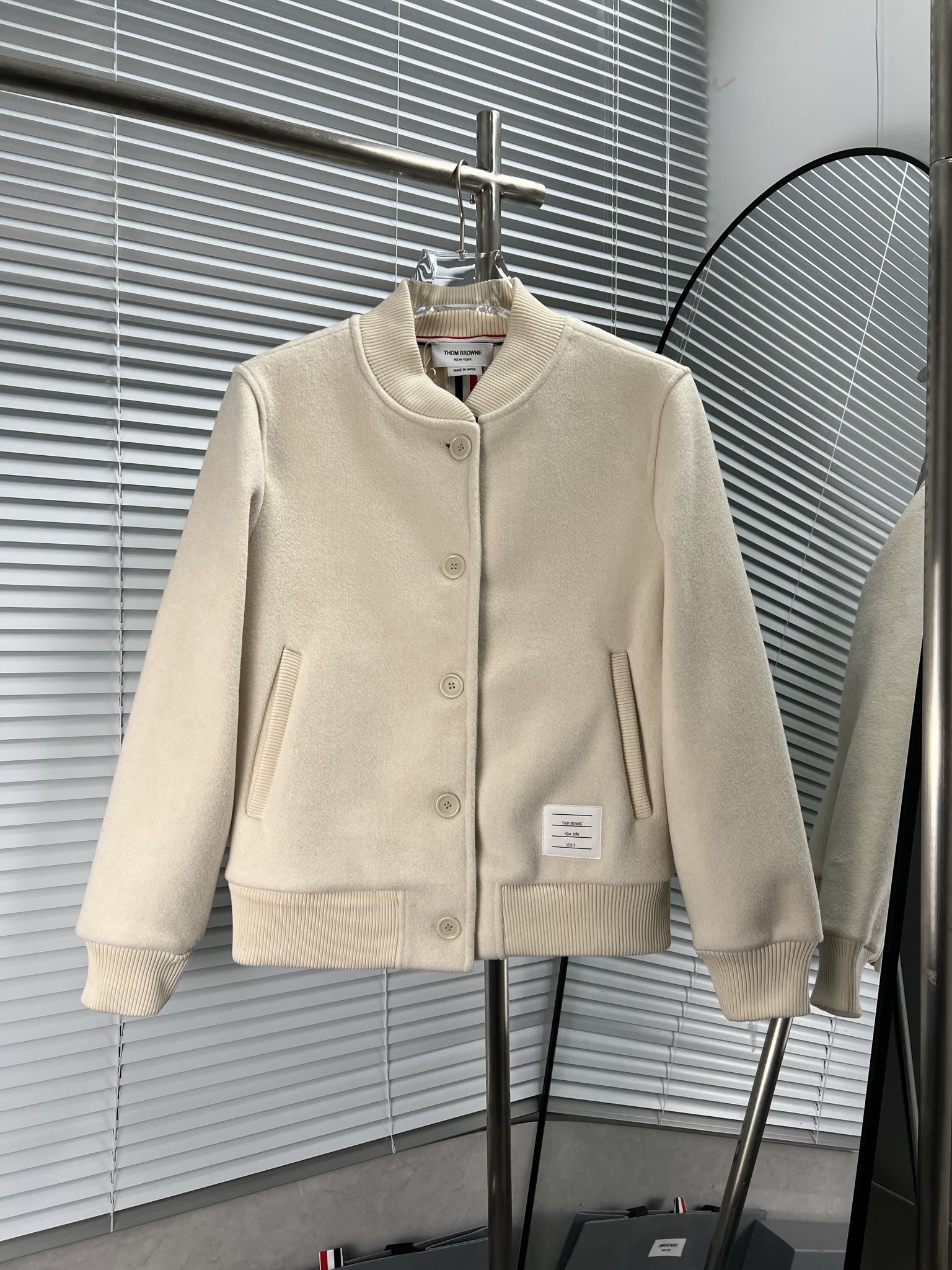 Thom Browne 톰브라운 후면 리본 울 봄버 자켓 재킷 의류