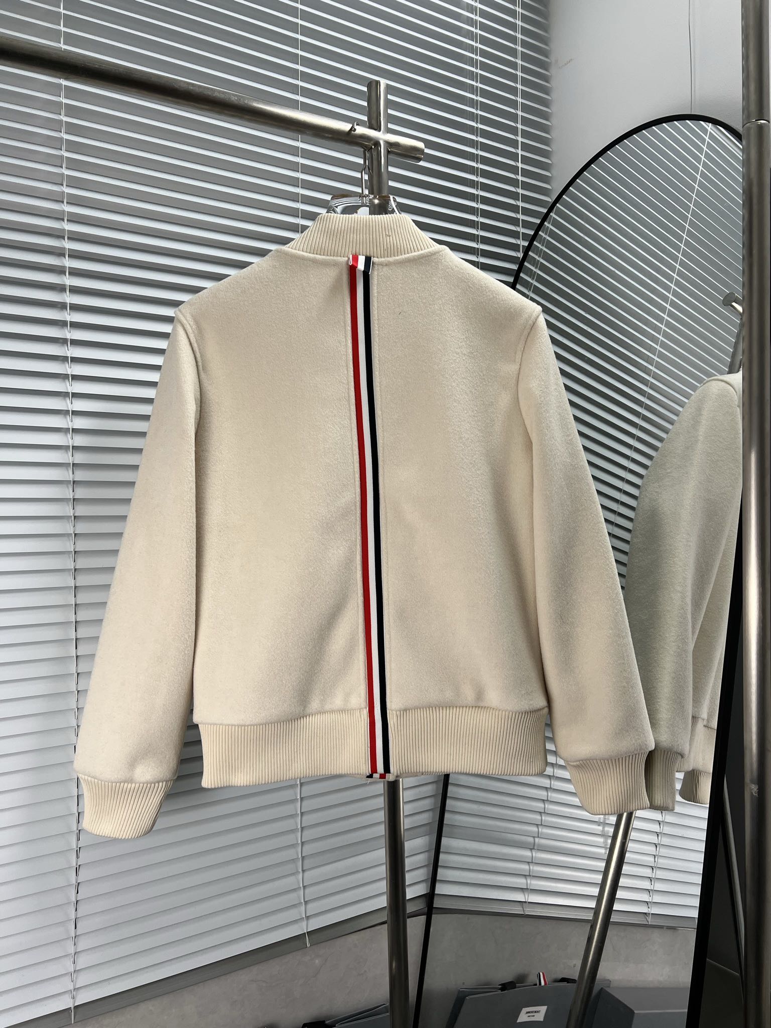 Thom Browne 톰브라운 후면 리본 울 봄버 자켓 재킷 의류