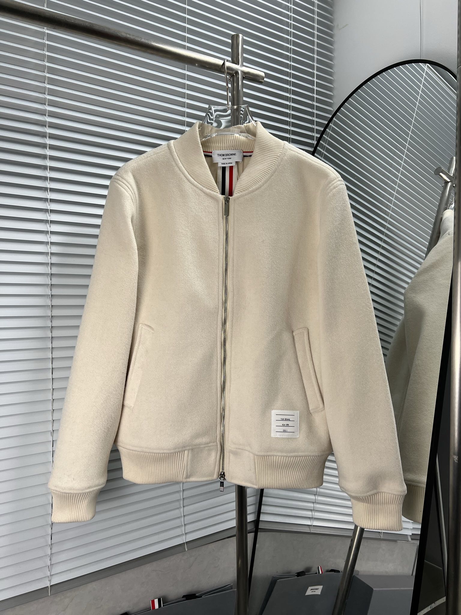 Thom Browne 톰브라 후면 리본 울 봄버 자켓 재킷 의류