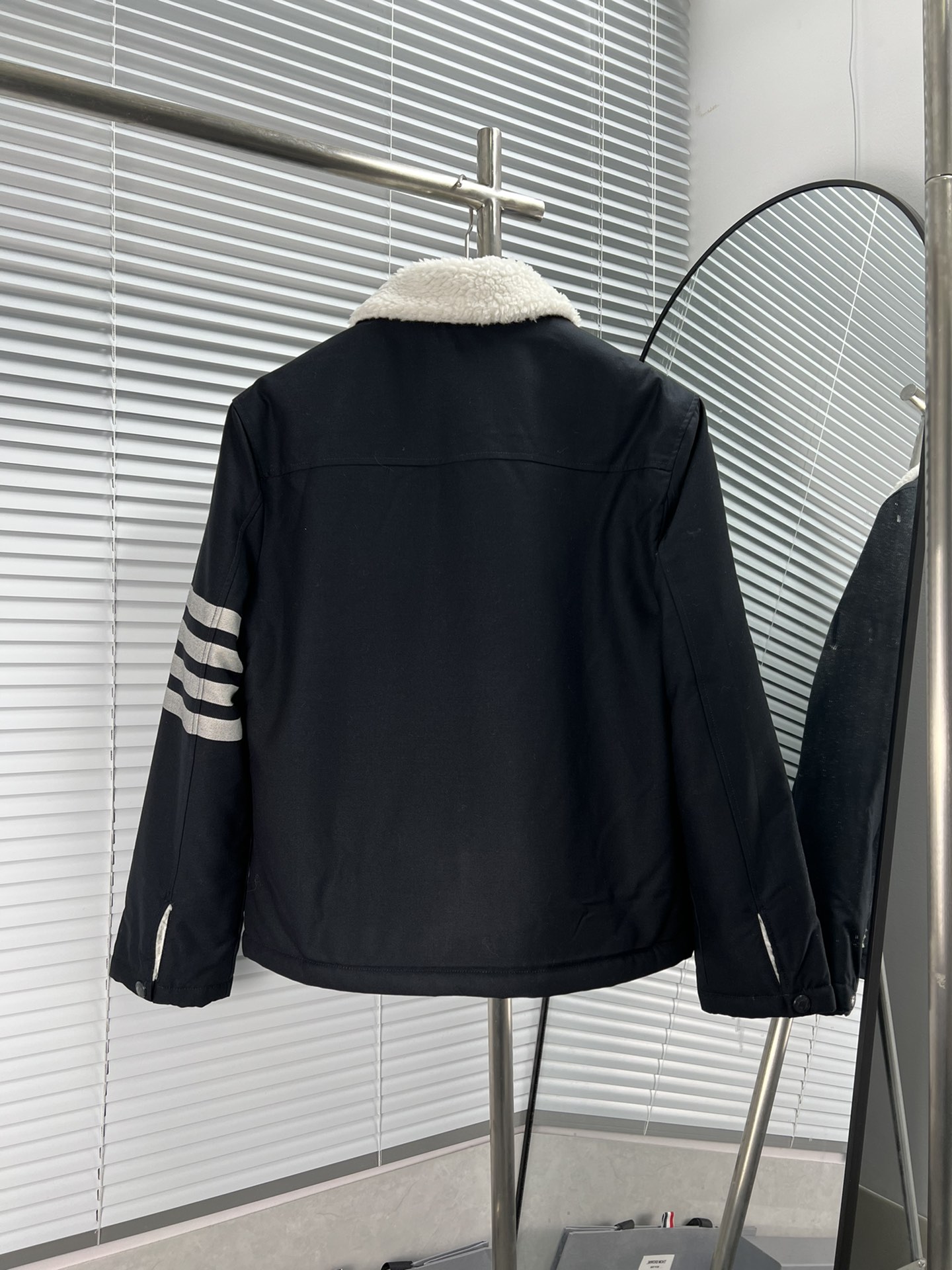 Thom Browne 톰브라운 양가죽 카라 보아 자켓 재킷 의류