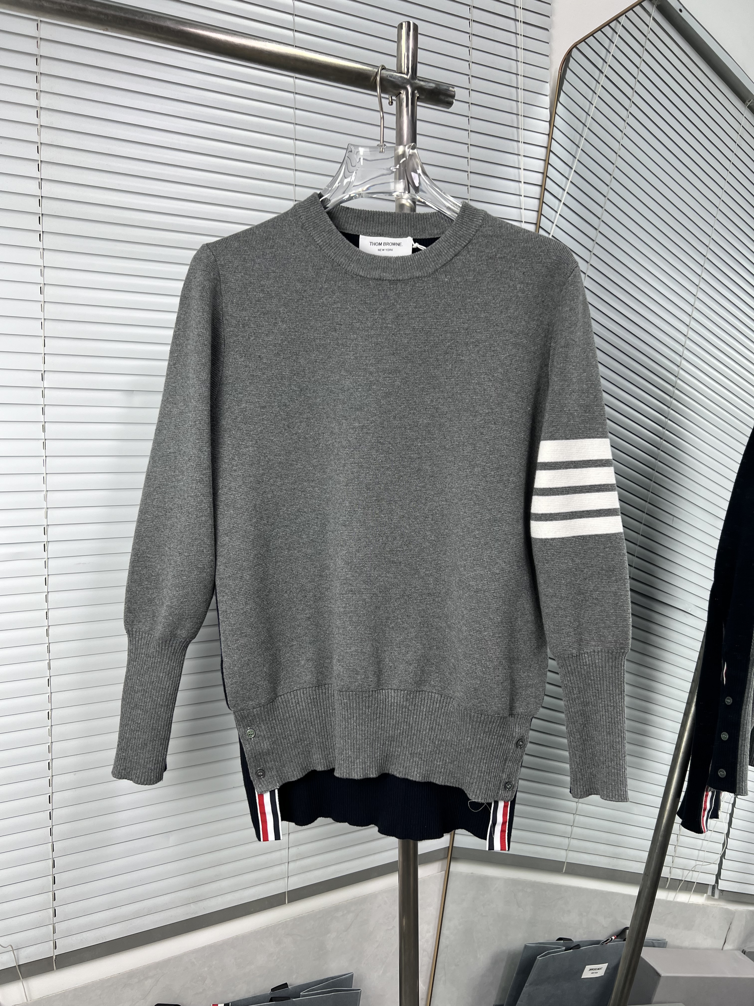 Thom Browne 톰브라운 전후 배색 크루넥 스웨터 니트 의류