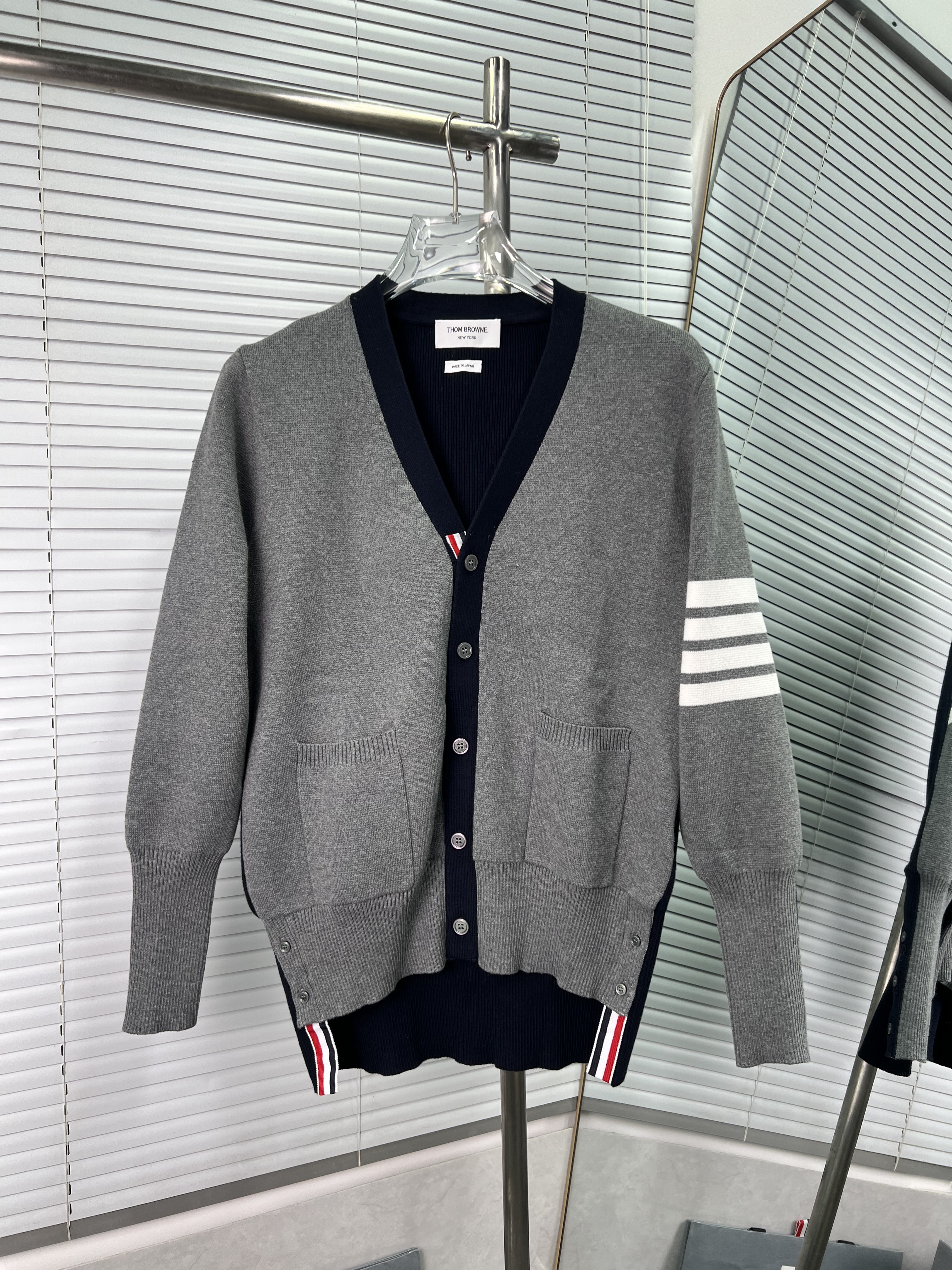 Thom Browne 톰브라운 전후 배색 V넥 가디건 의류