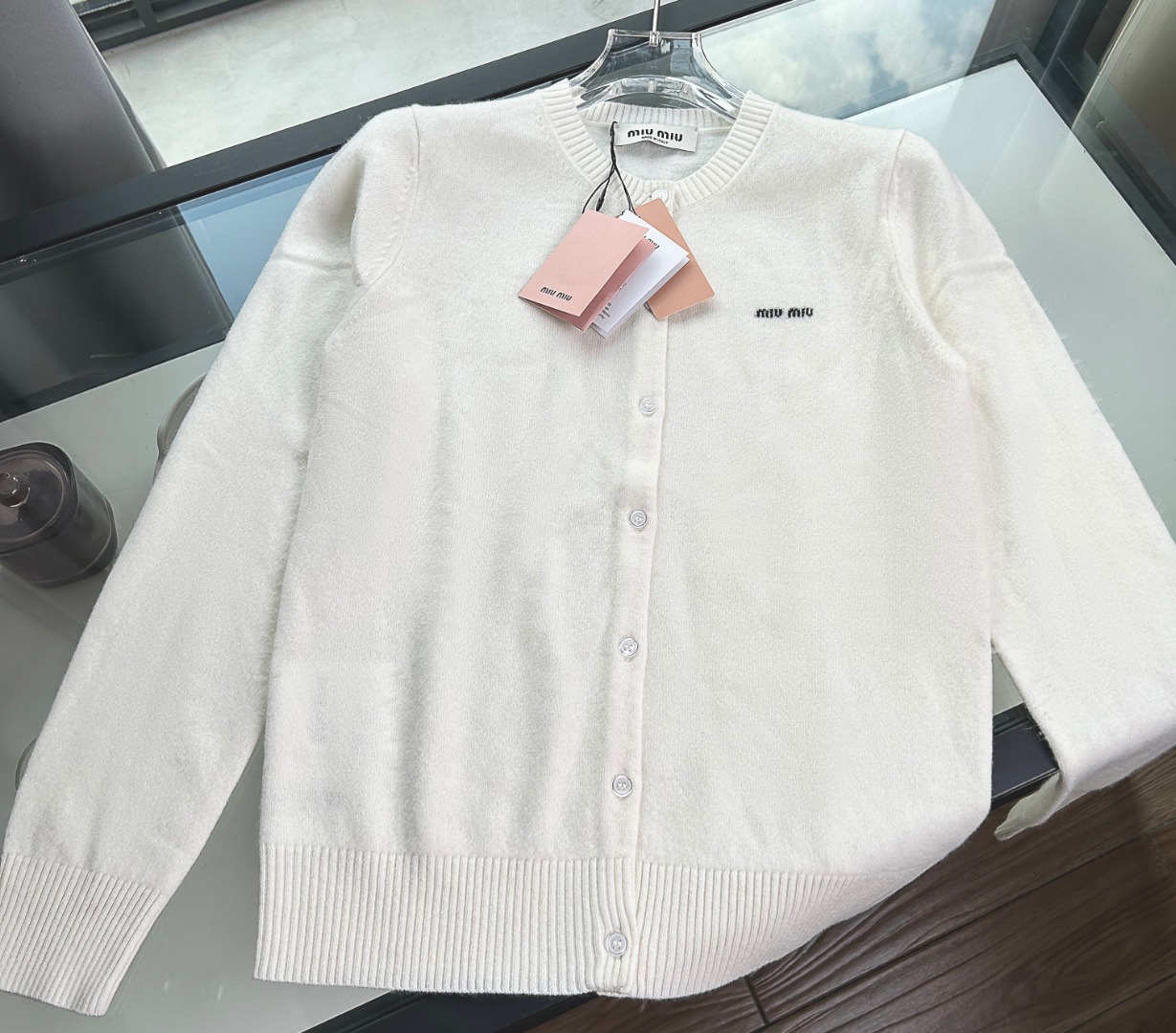 MIUMIU 미우미우 레터 인레이 산양모 슬림핏 니트 가디건 의류