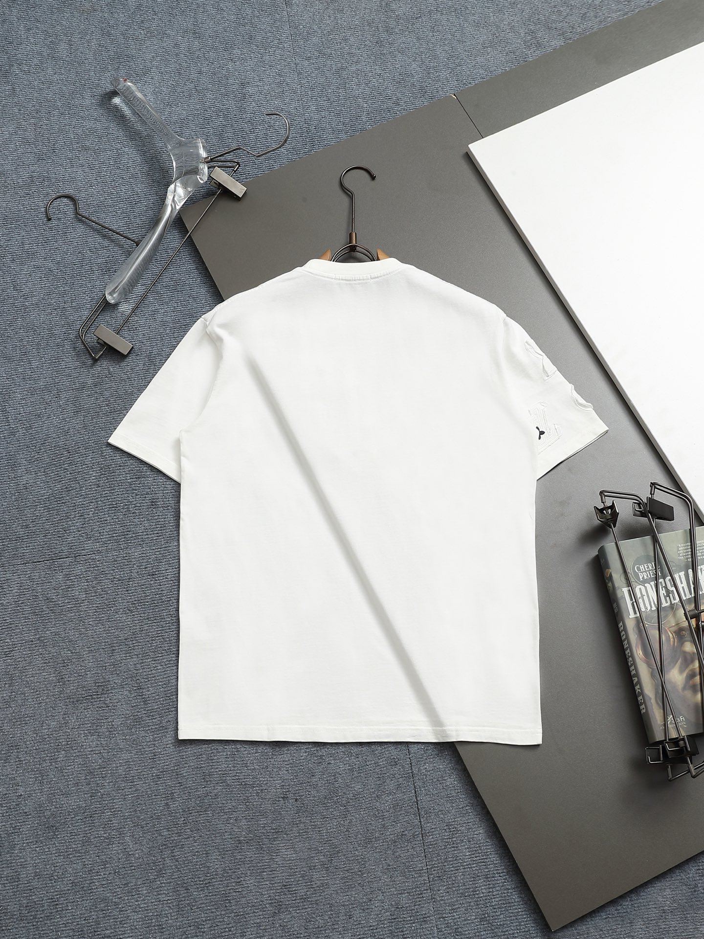 Louis Vuitton LV 루이비통 클래식 로고 패치 자수 반팔 티셔츠 의류