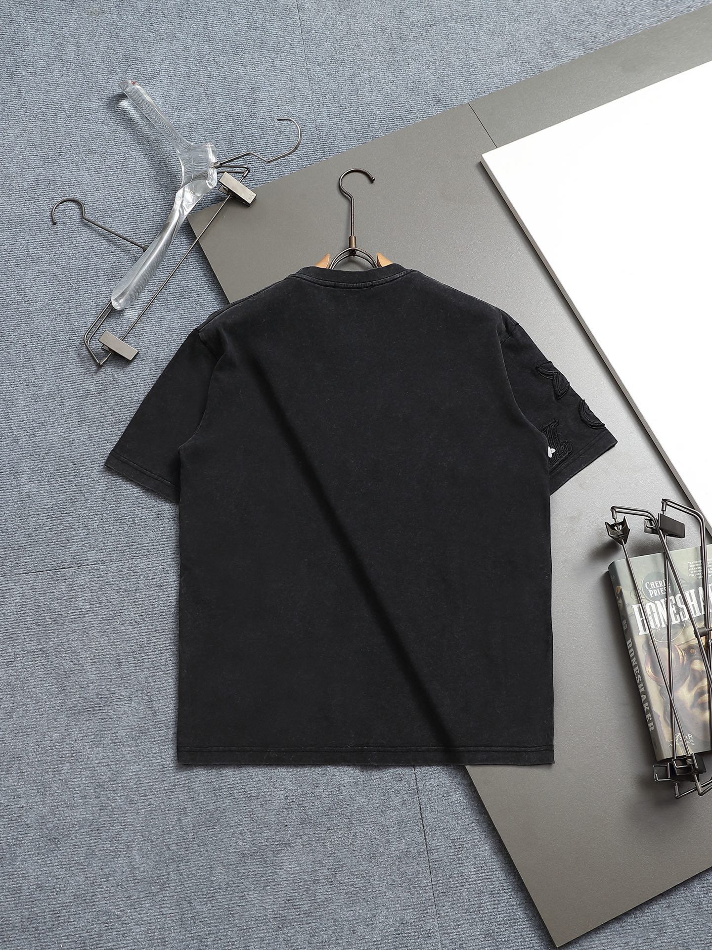 Louis Vuitton LV 루이비통 클래식 로고 패치 자수 반팔 티셔츠 의류