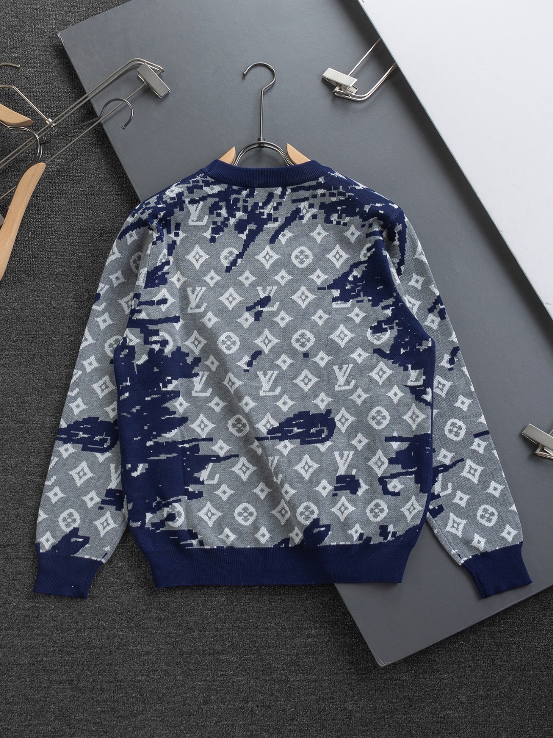 LOUIS VUITTON LV 루이비통 니트 의류