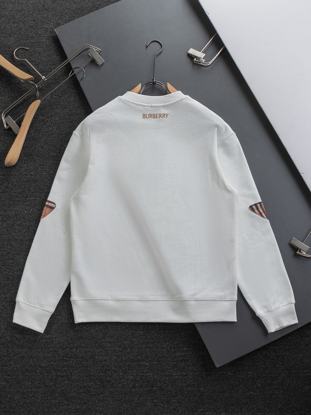 BURBERRY 버버리 체크 패치 로고 스웨트셔츠 맨투맨 티셔츠 의류