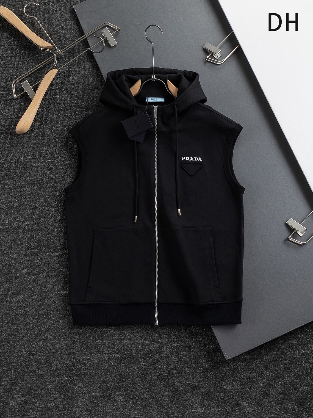 PRADA 프라다 후드 민소매 스웨트셔츠 조끼 의류