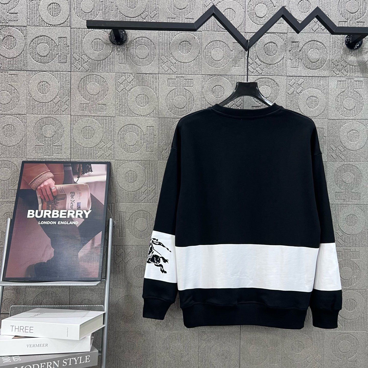 Burberry 버버리 스플릿 스트라이프 로고 크루넥 맨투맨 티셔츠 의류