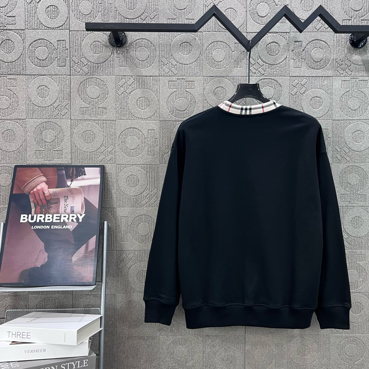 Burberry 버버리 레터링 로고 미니 자수 크루넥 맨투맨 티셔츠 의류