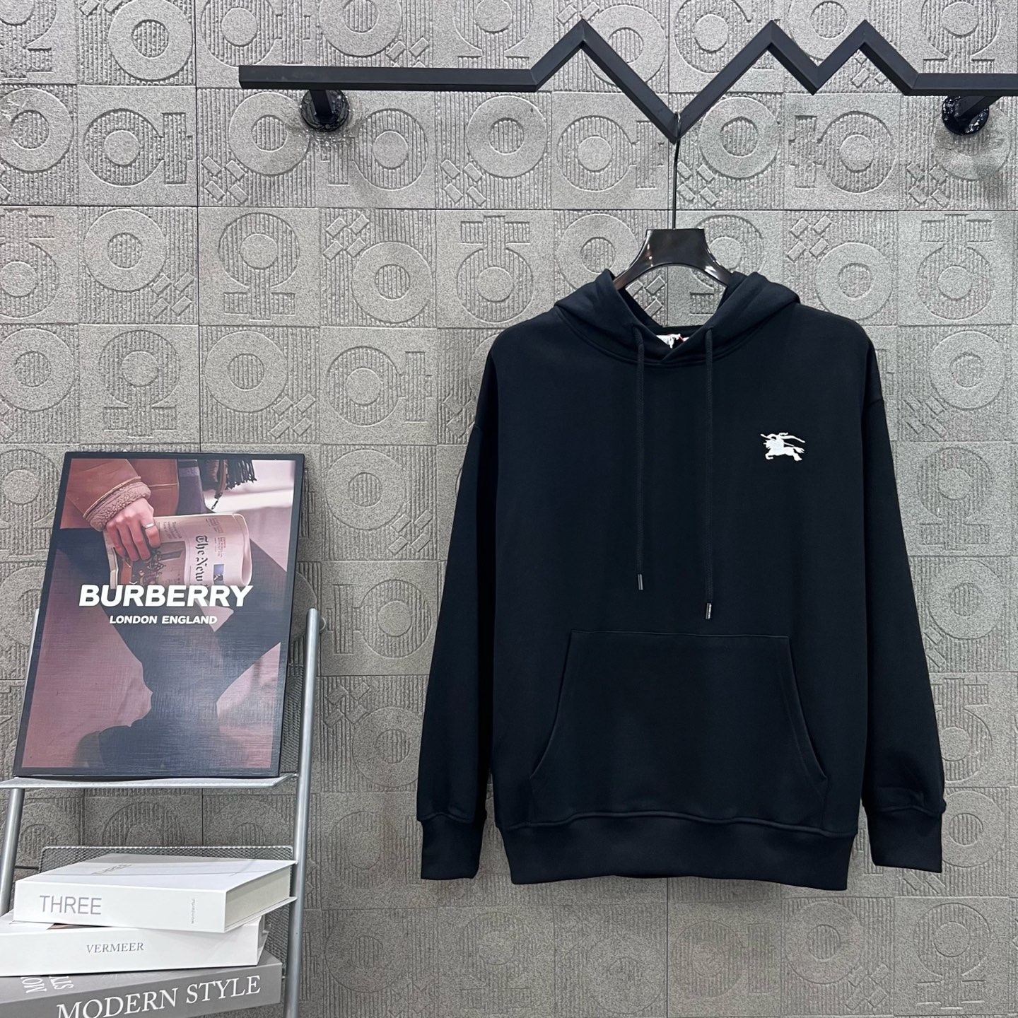 Burberry 버버리 전면 마크 미니 로고 자수 & 후면 말 발포 프린트 후드티 맨투맨 티셔츠 의류