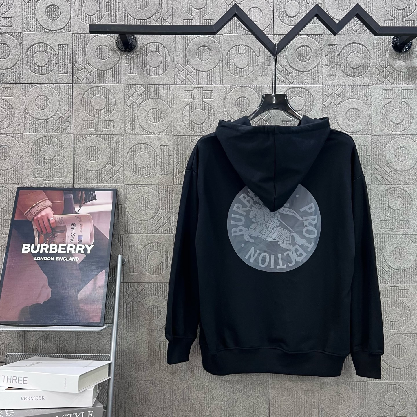 Burberry 버버리 전면 마크 미니 로고 자수 & 후면 말 발포 프린트 후드티 맨투맨 티셔츠 의류