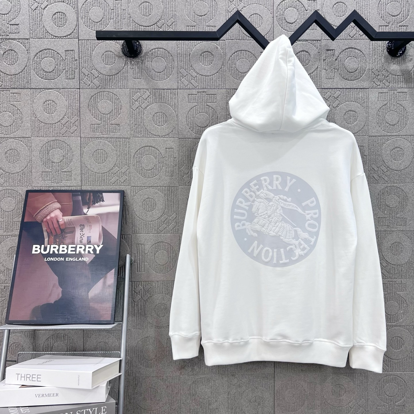 Burberry 버버리 전면 마크 미니 로고 자수 & 후면 말 발포 프린트 후드티 맨투맨 티셔츠 의류