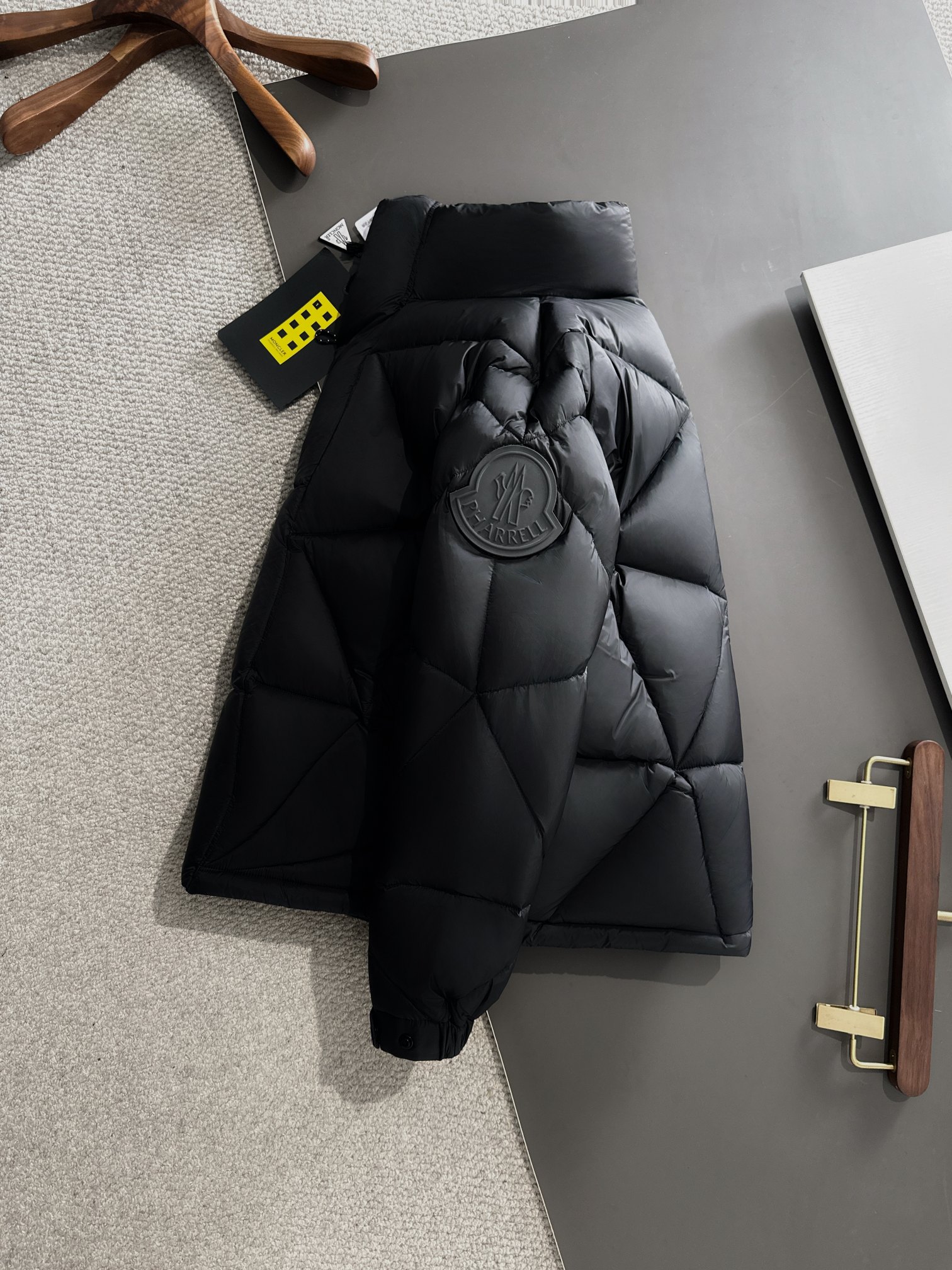 MONCLER × Pharrell Williams 몽클레어 몽클레르 패딩 점퍼 의류