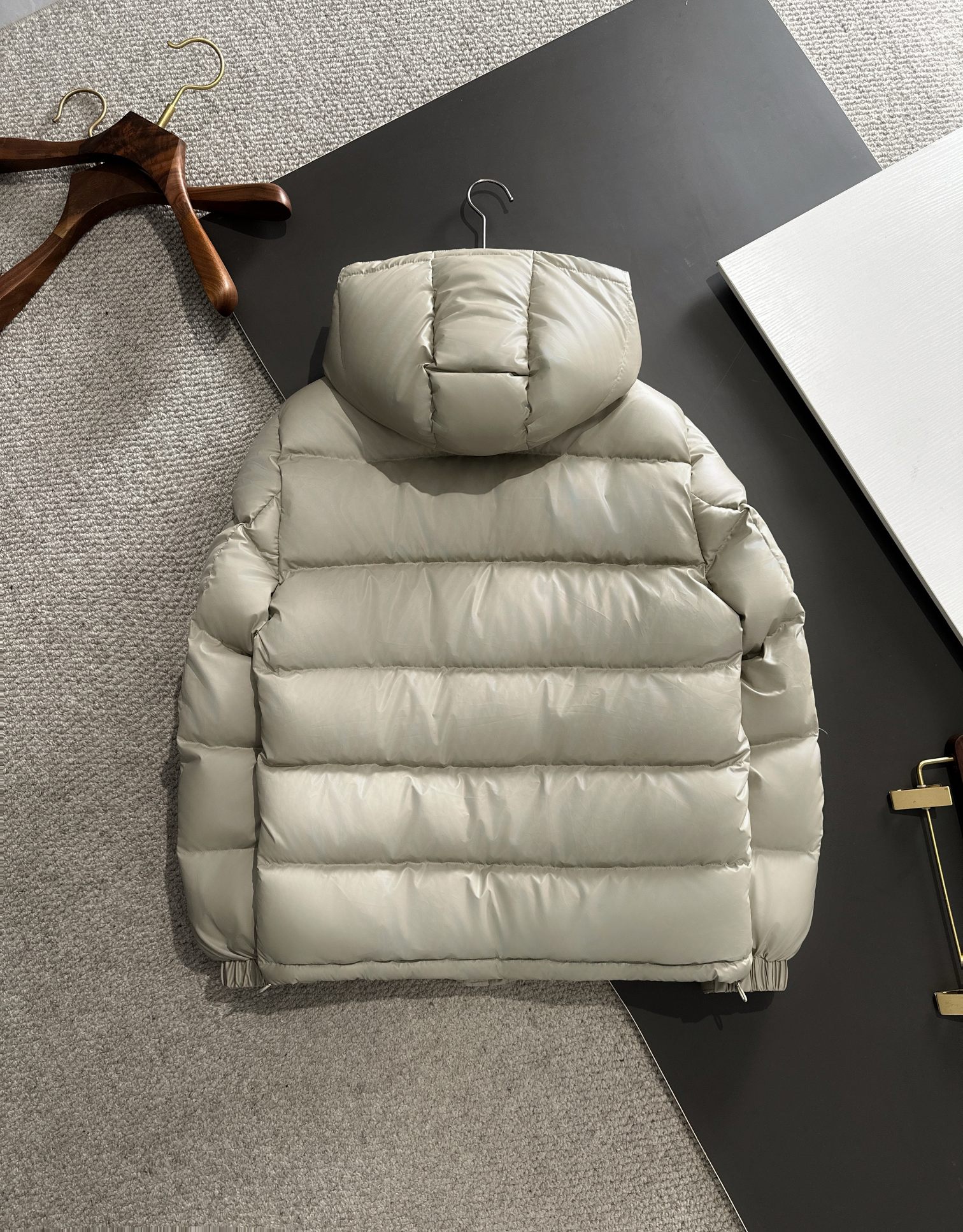 PRADA 프라다 패딩 점퍼 의류 (베이지)