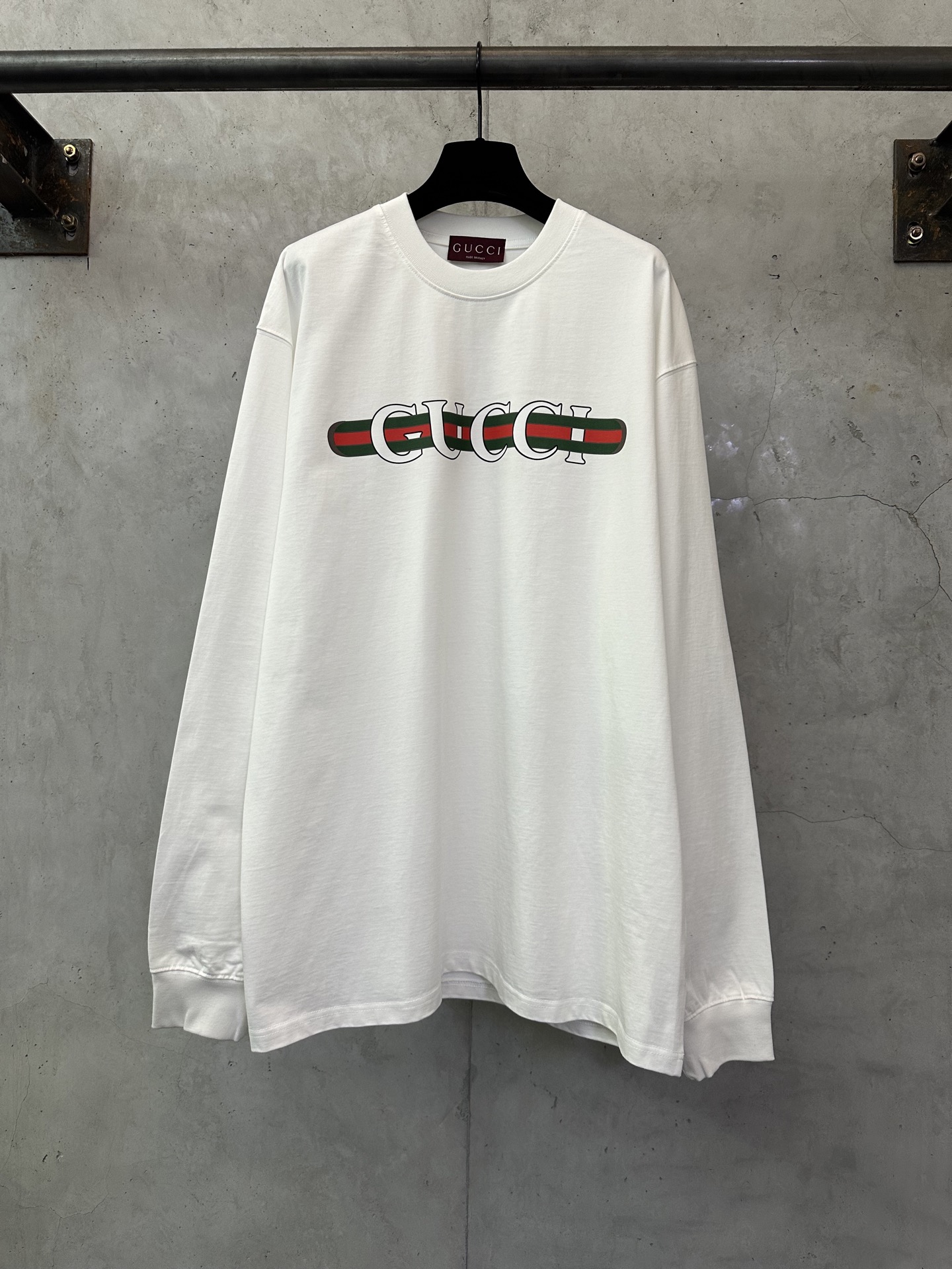 GUCCI 구찌 클래식 로고 프린트 긴팔 티셔츠 의류