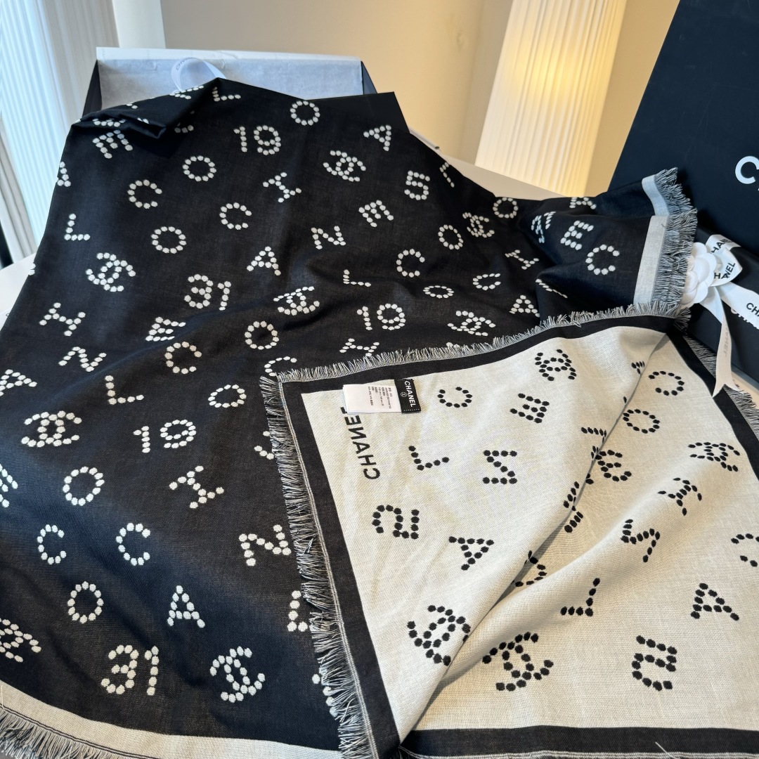 Chanel 샤넬 실크 벨벳 스퀘어 스카프