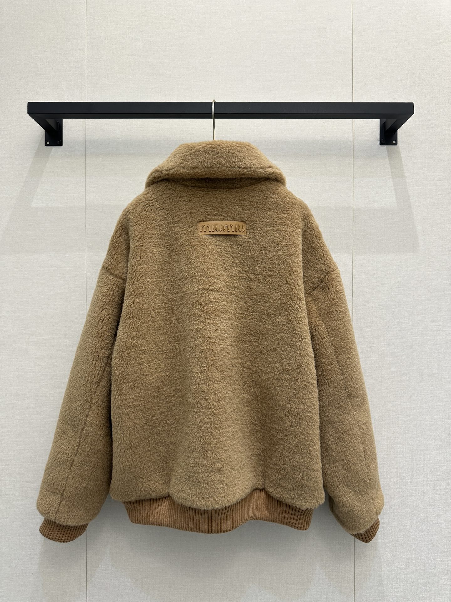 miumiu 미우미우 체크 테디 퍼 자켓 재킷 의류