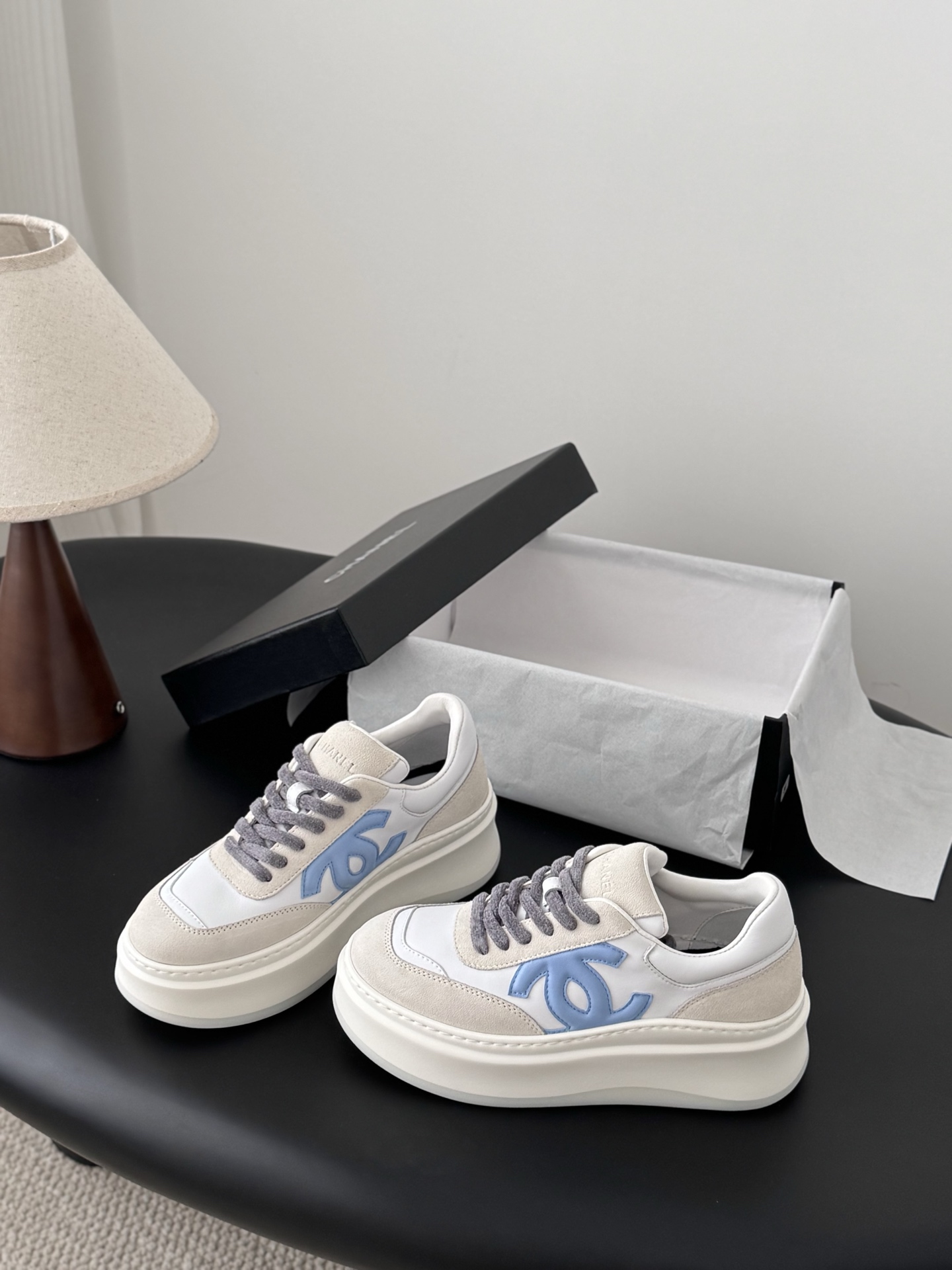 Chanel 샤넬 실버 스니커즈 신발